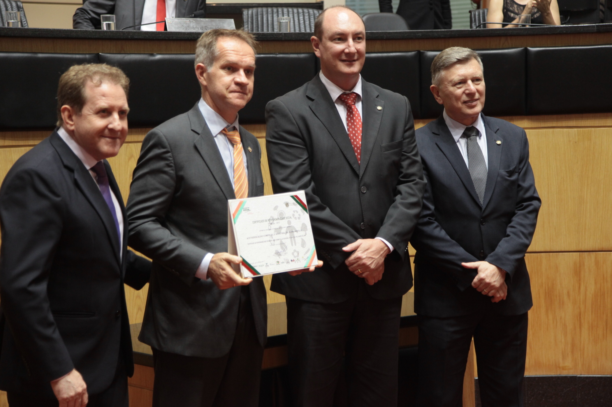 Troféus e certificados de Responsabilidade Social foram entregues em sessão especial na noite de segunda-feira, 4