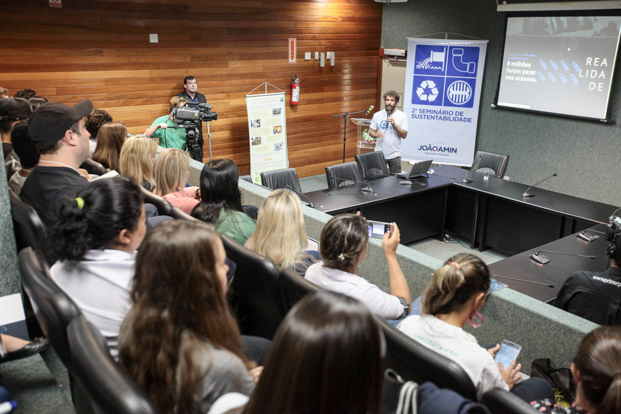Palestrantes apresentam projetos de reciclagem e destinação dos resíduos