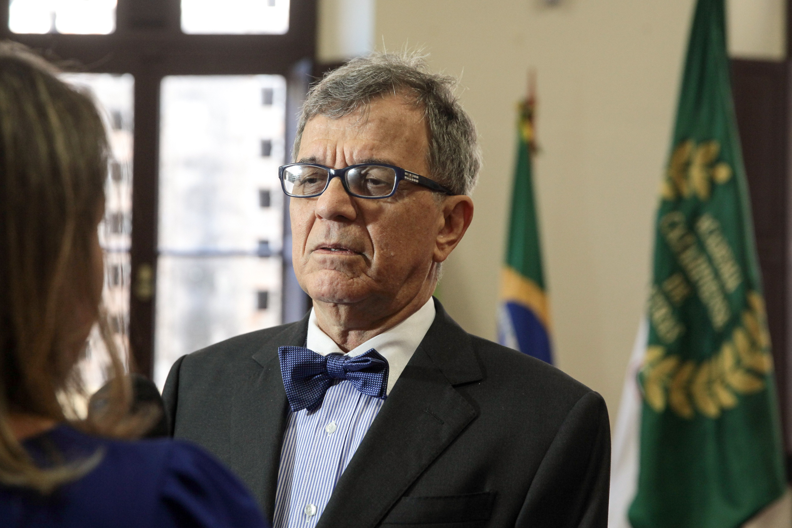 Deonísio da Silva, membro da ACL.  Documentário sobre a Academia Catarinense de Letras.