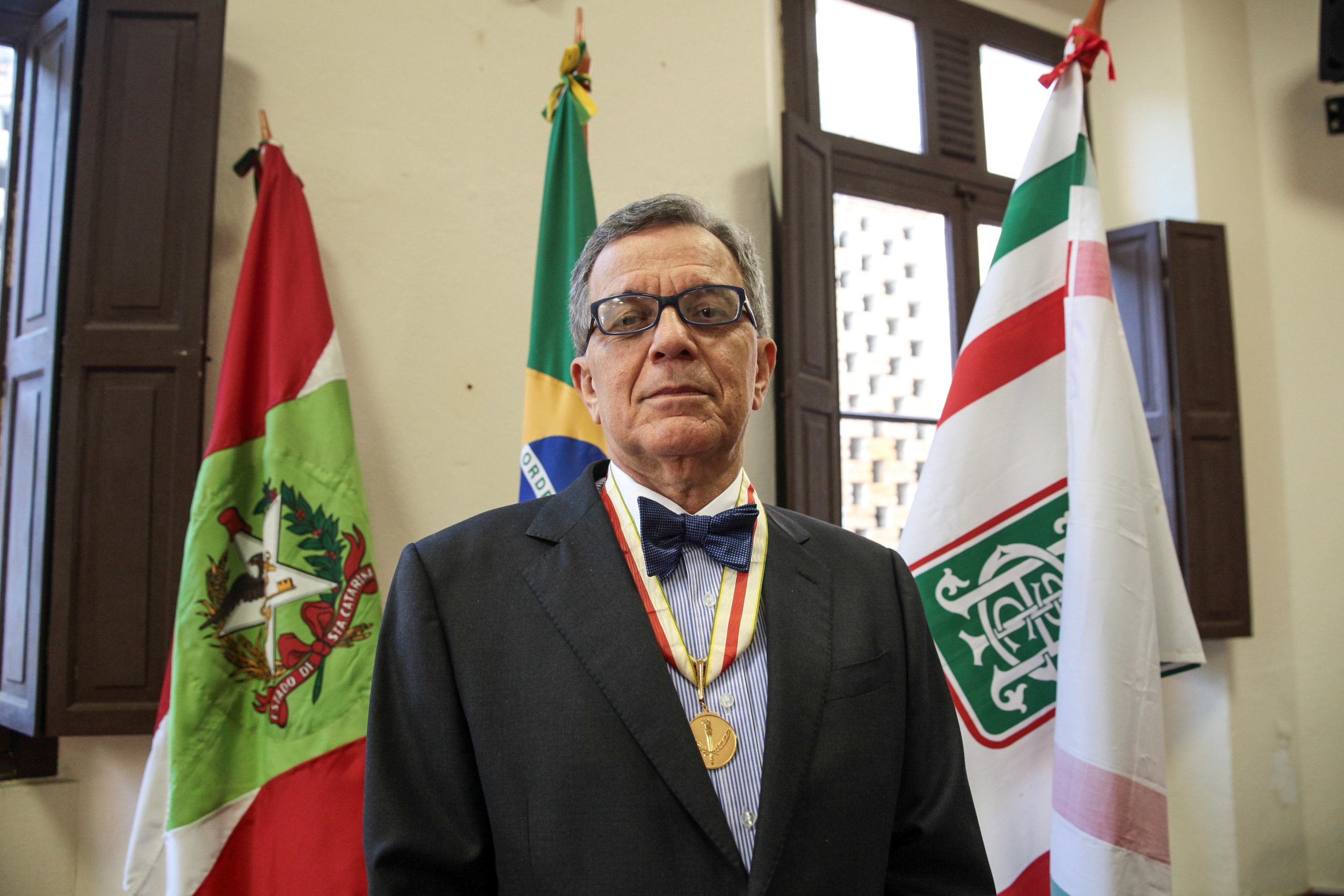 Deonísio da Silva, membro da ACL.  Documentário sobre a Academia Catarinense de Letras.