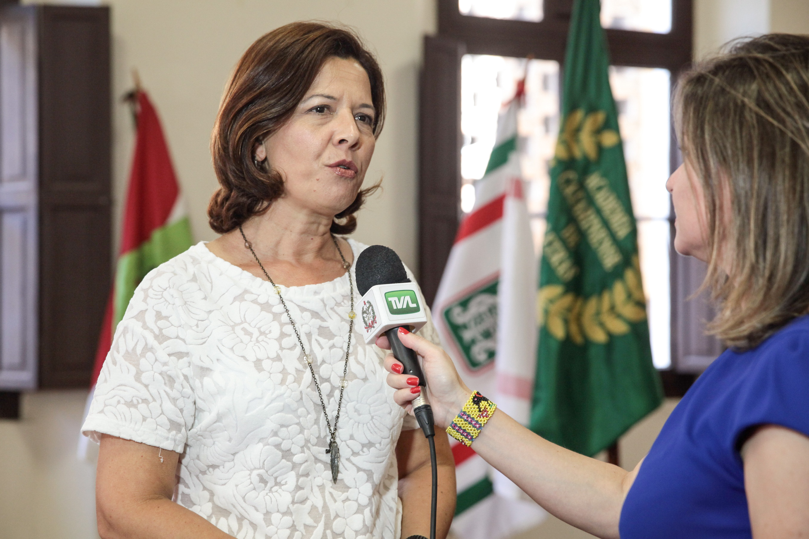 Maria Teresa Cordeiro, jornalista e roteirista. Documentário sobre a Academia Catarinense de Letras.