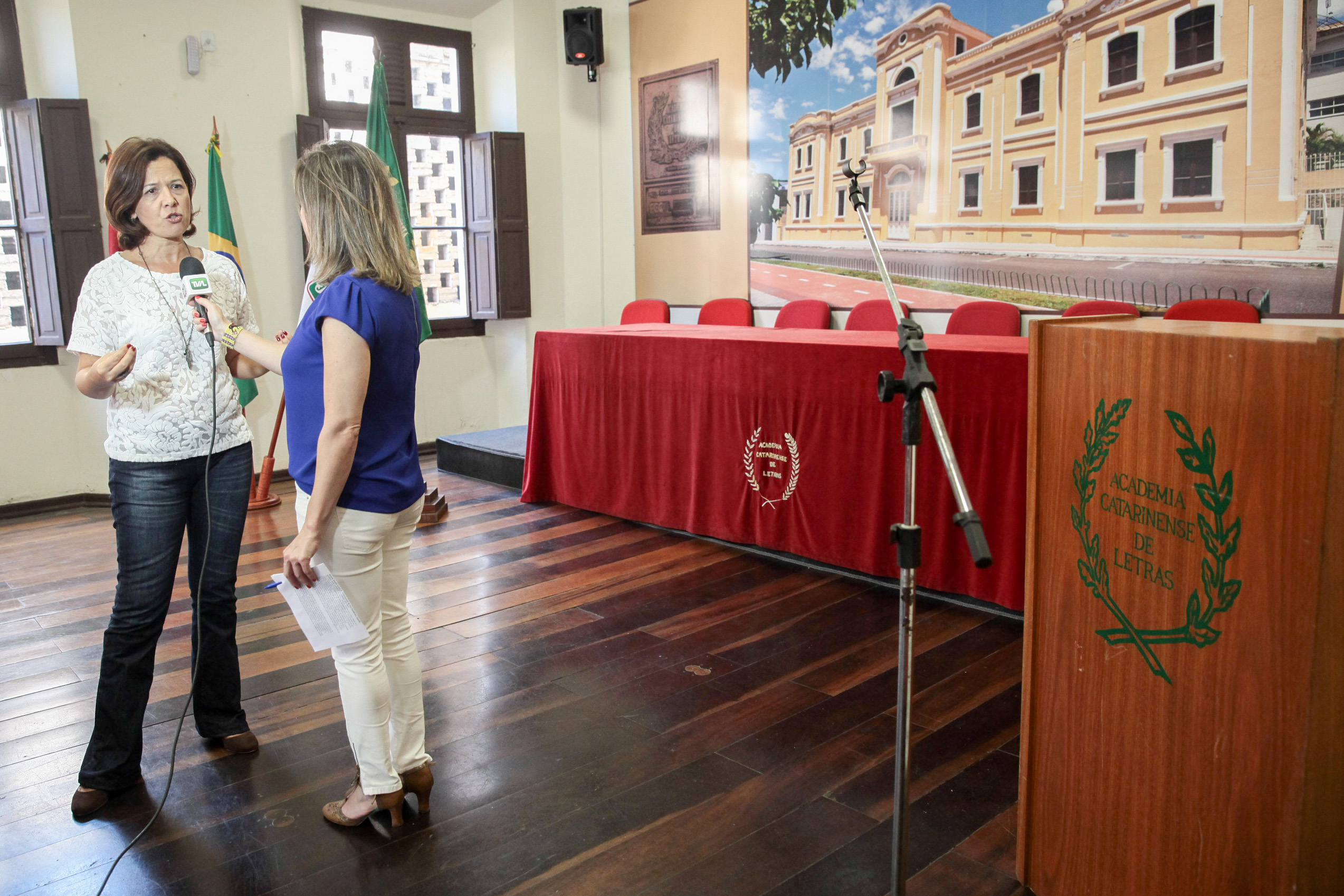 Maria Teresa Cordeiro, jornalista e roteirista. Documentário sobre a Academia Catarinense de Letras.