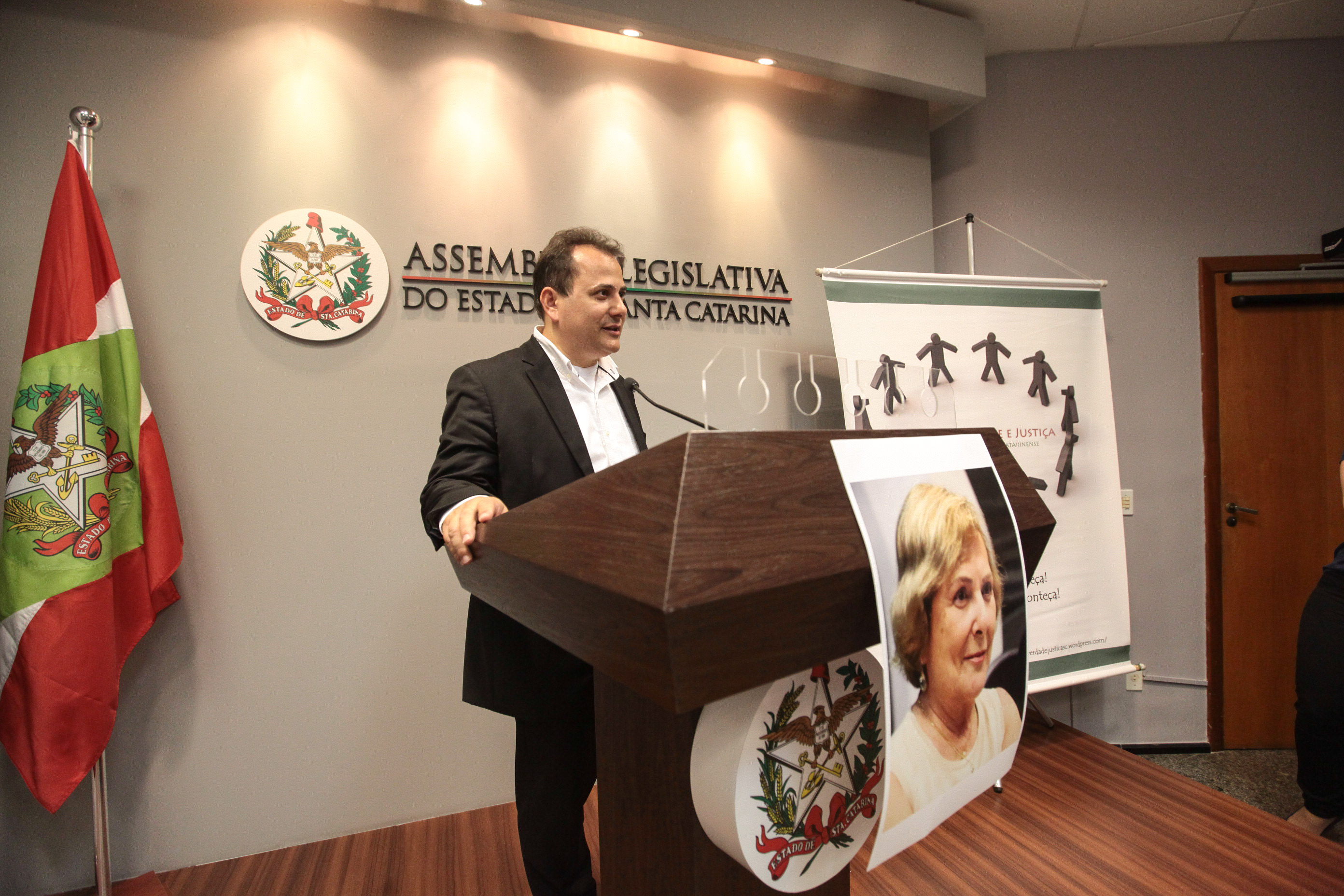 Homenagem póstuma à Derlei de Luca.
