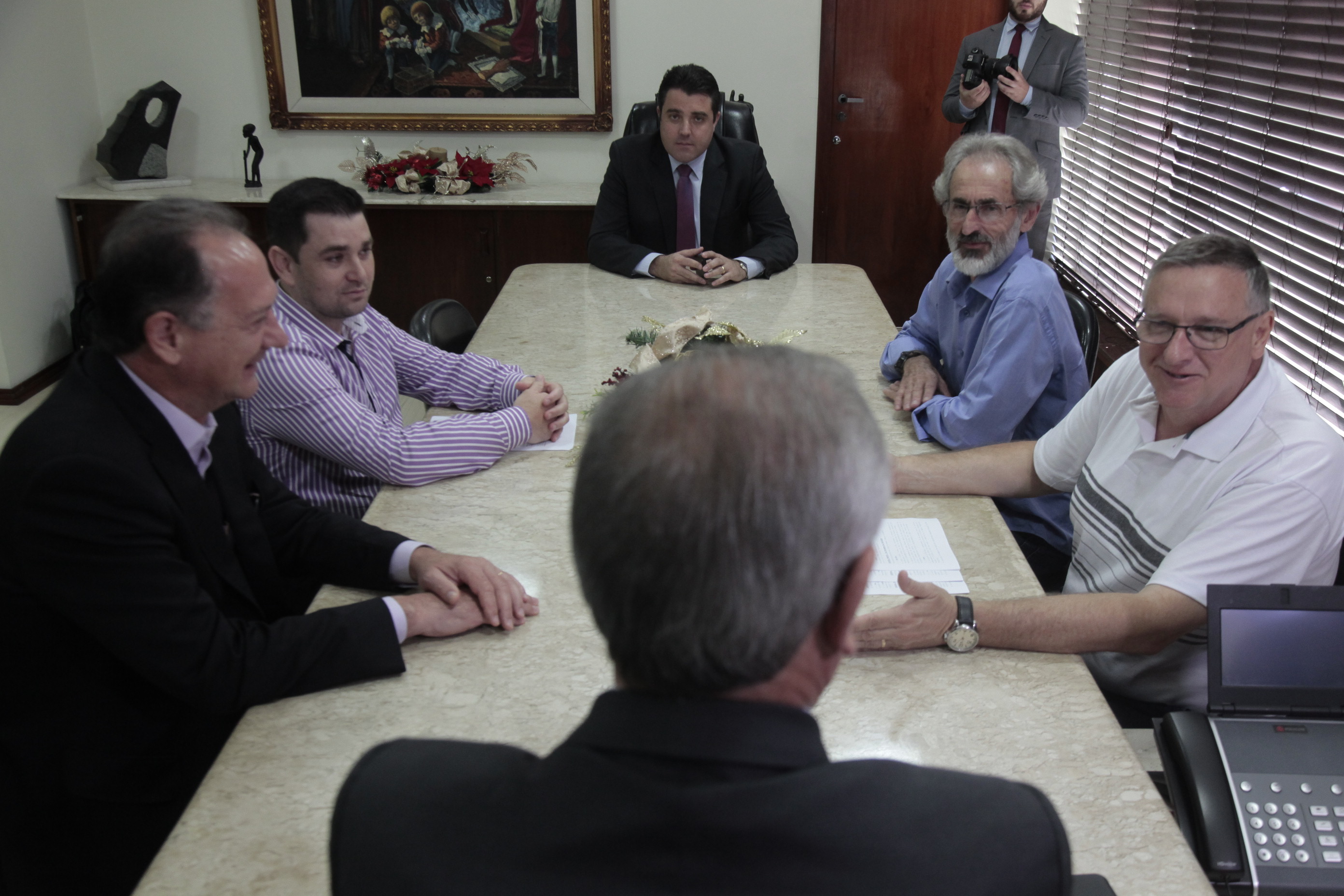 Presidente da Alesc, Deputado Silvio Dreveck, recebe o secretário de estado da Administração, Milton Martini.