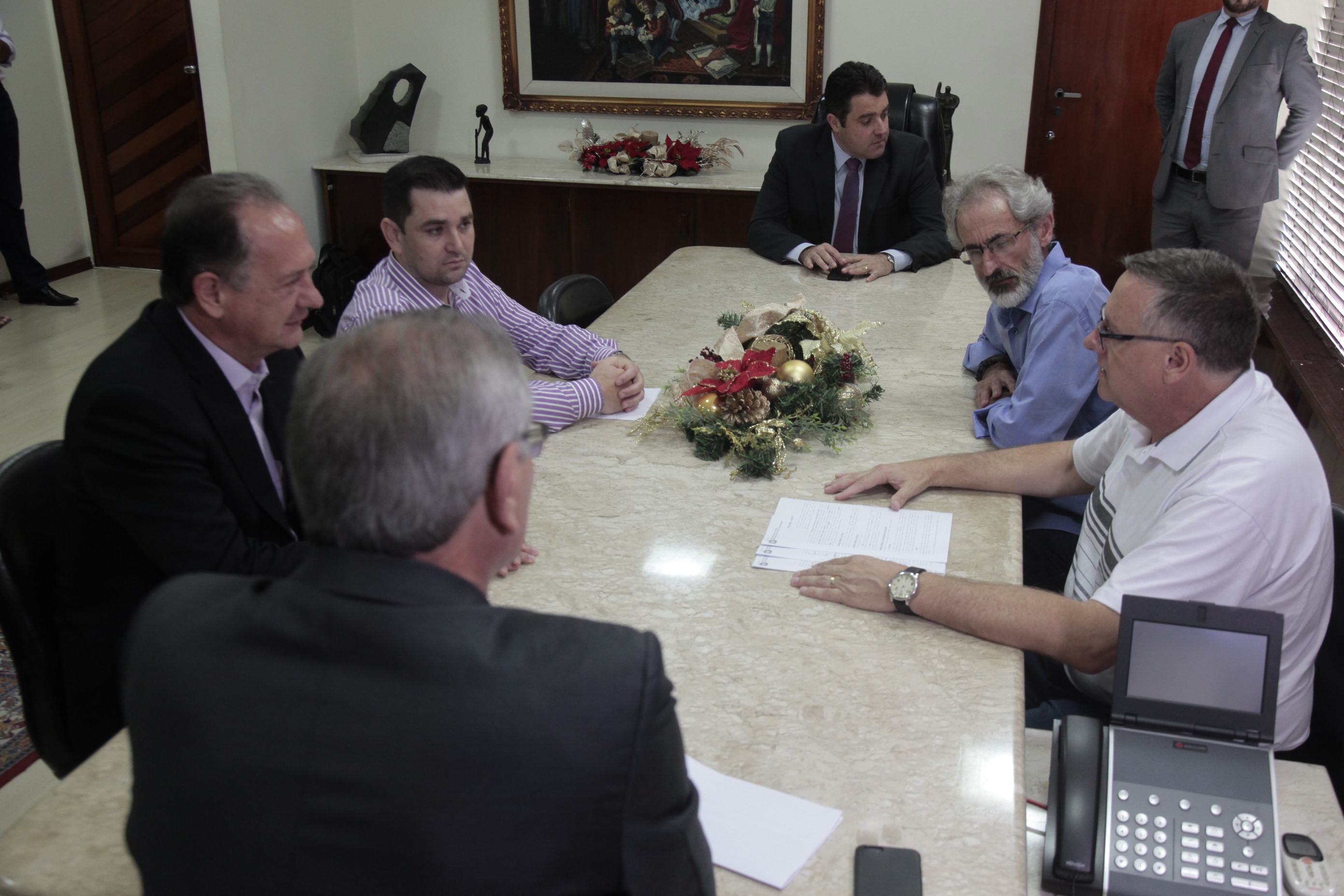 Presidente da Alesc, Deputado Silvio Dreveck, recebe o secretário de estado da Administração, Milton Martini.
