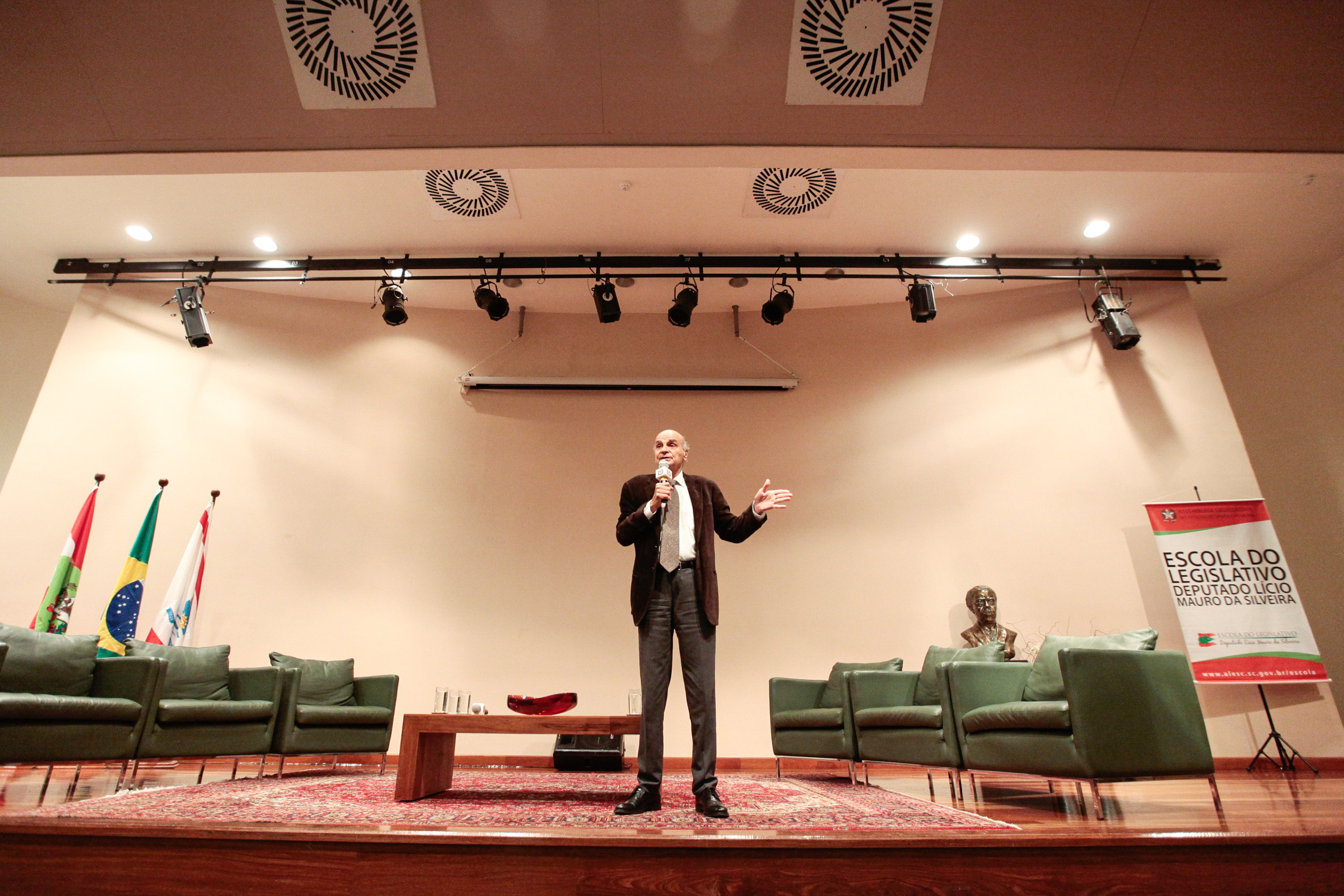 Palestra com Dr. Drauzio Varella e lançamento de campanha Câncer, Você Não Está Sozinho Nessa Luta.