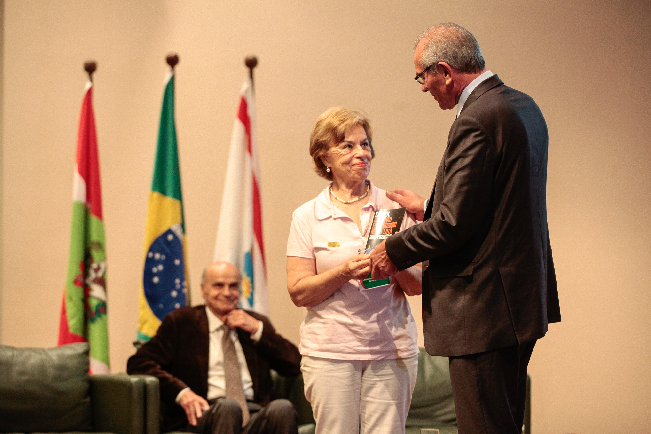 Palestra com Dr. Drauzio Varella e lançamento de campanha Câncer, Você Não Está Sozinho Nessa Luta.