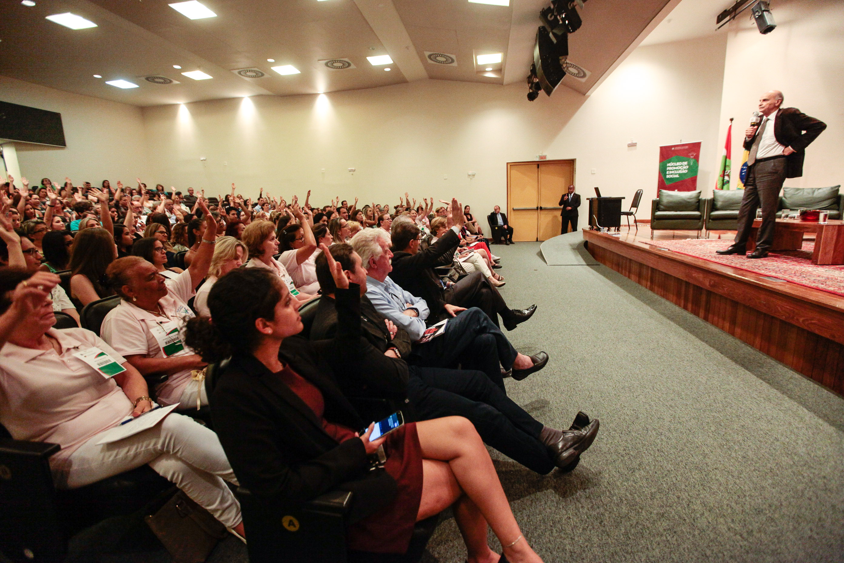 Palestra com Dr. Drauzio Varella e lançamento de campanha Câncer, Você Não Está Sozinho Nessa Luta.