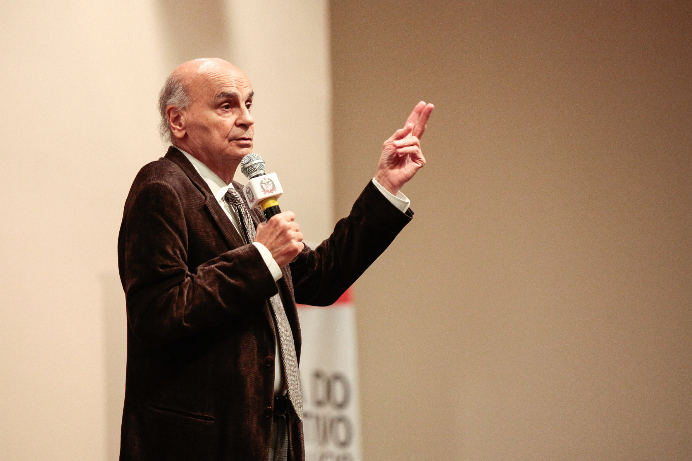 Palestra com Dr. Drauzio Varella e lançamento de campanha Câncer, Você Não Está Sozinho Nessa Luta.