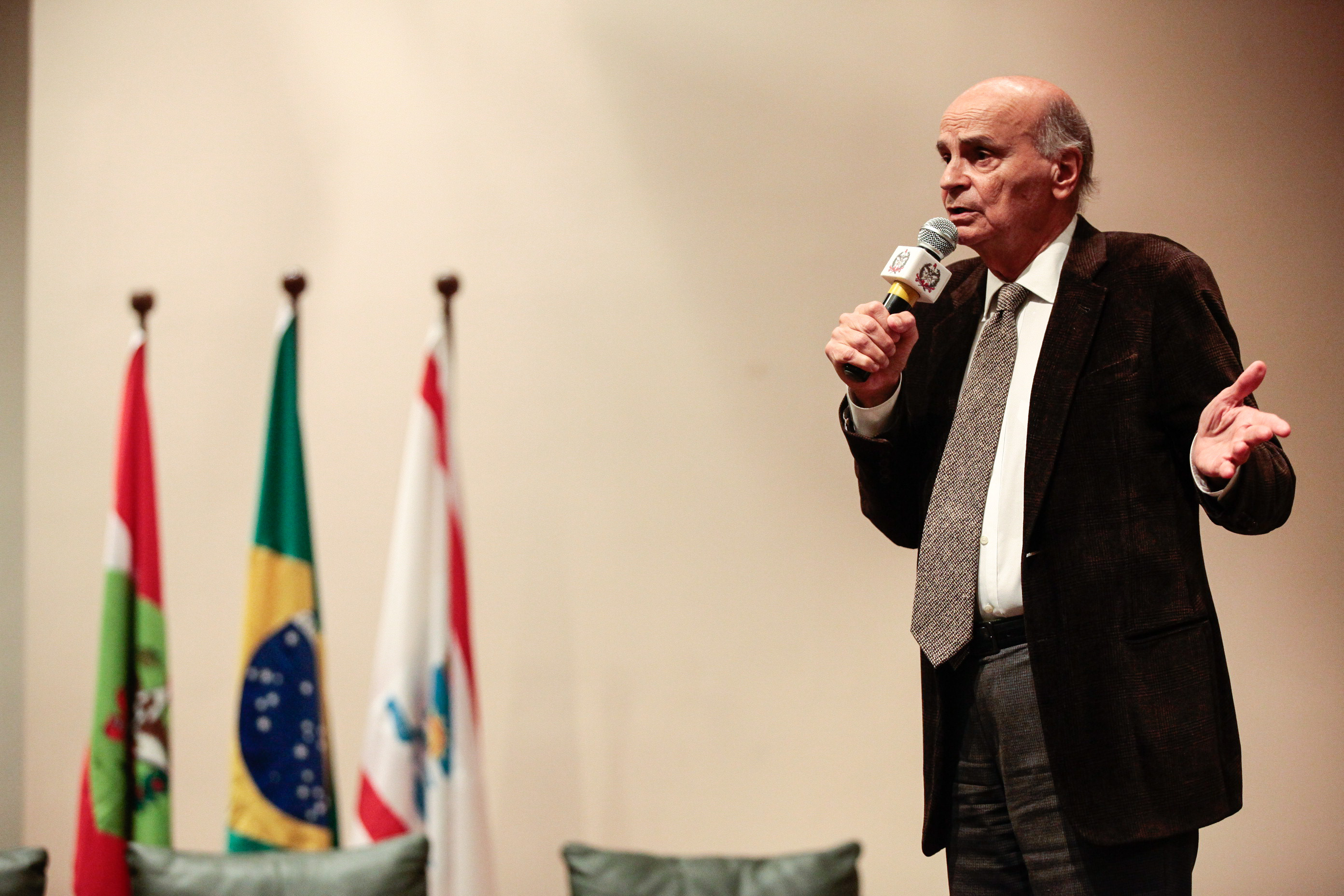Palestra com Dr. Drauzio Varella e lançamento de campanha Câncer, Você Não Está Sozinho Nessa Luta.