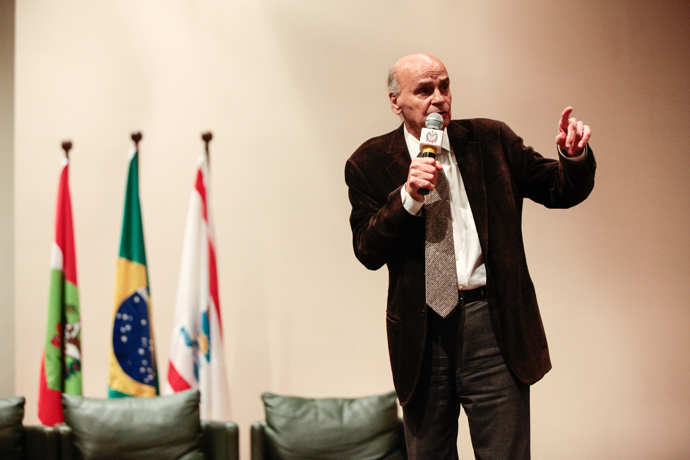 Palestra com Dr. Drauzio Varella e lançamento de campanha Câncer, Você Não Está Sozinho Nessa Luta.