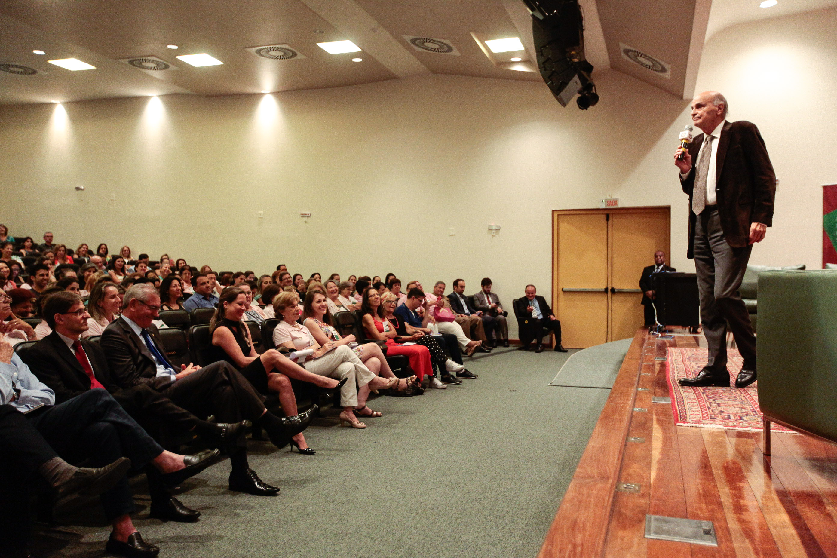 Palestra com Dr. Drauzio Varella e lançamento de campanha Câncer, Você Não Está Sozinho Nessa Luta.