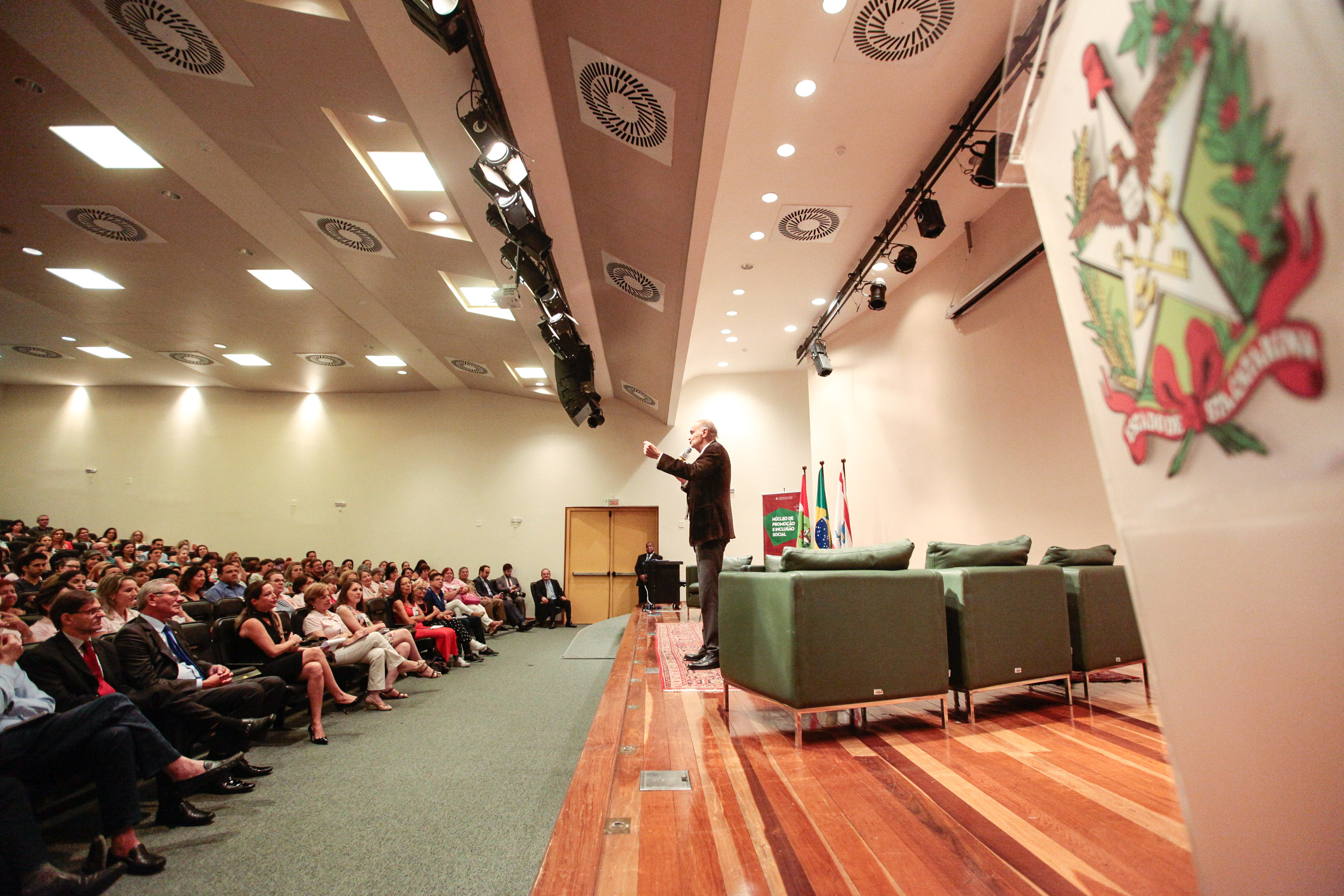 Palestra com Dr. Drauzio Varella e lançamento de campanha Câncer, Você Não Está Sozinho Nessa Luta.