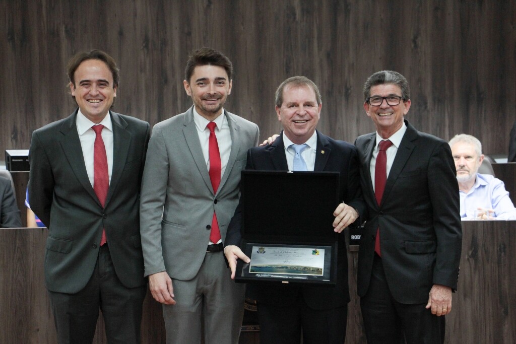Mauricio Eskudlark recebe Título de Cidadão Honorário de Balneário Camboriú