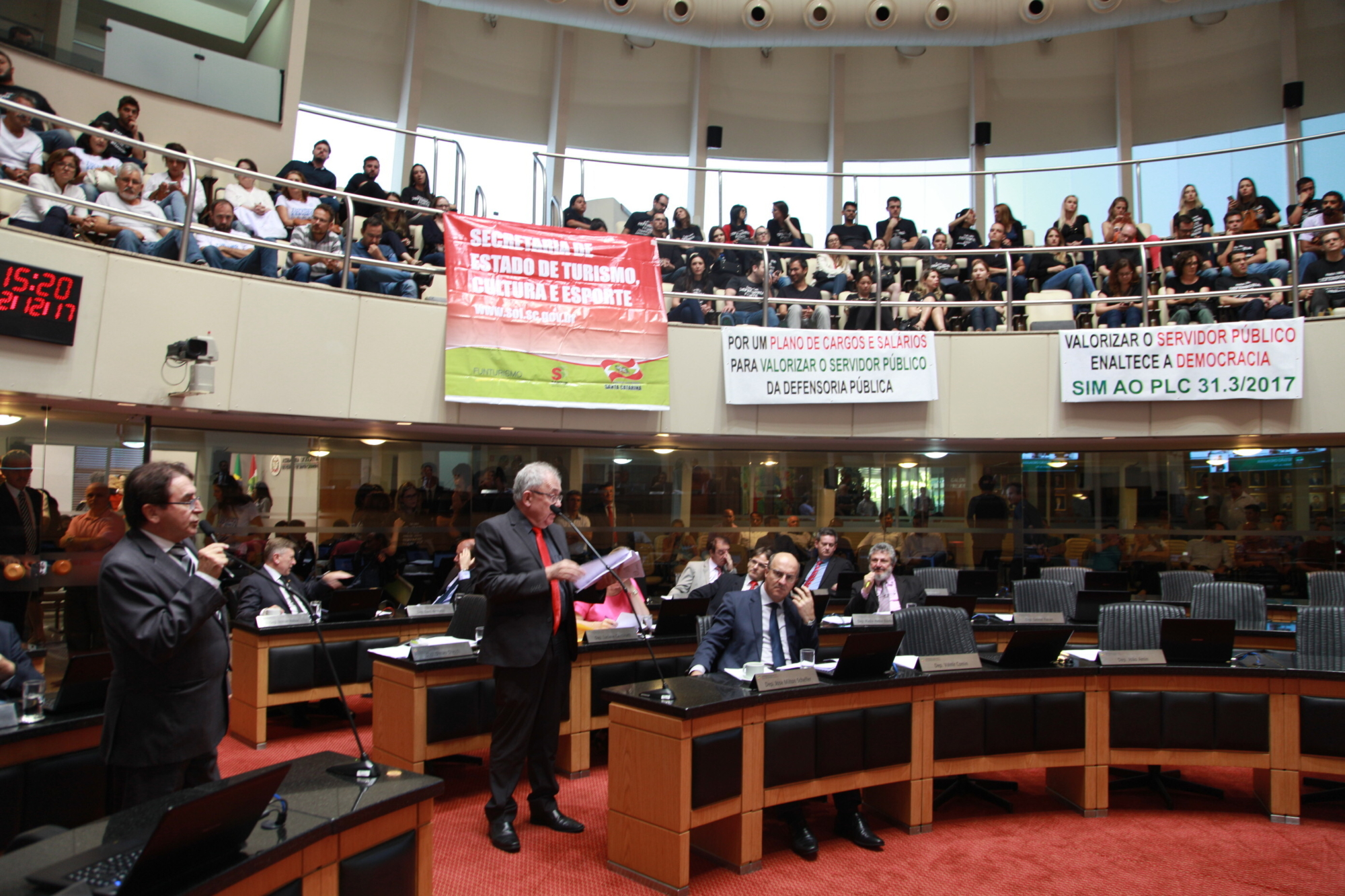 Deputados derrubam veto parcial à conversão em lei do Prefis-SC