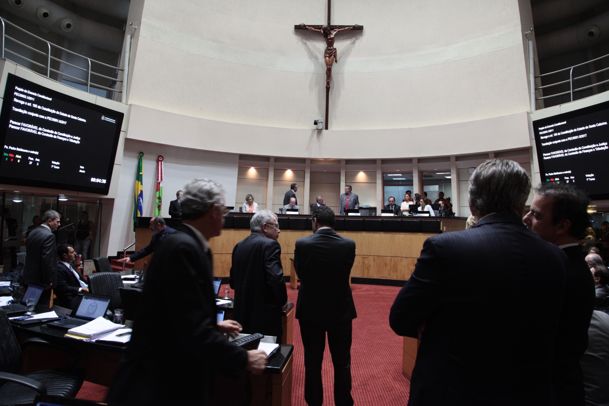 Aprovadas mudanças nas gratificações e banco de horas da Polícia Civil e IGP