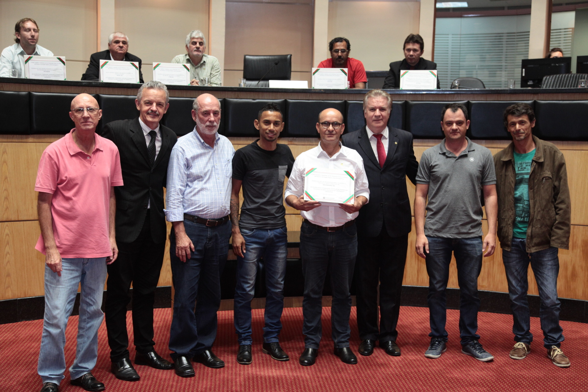Ato parlamentar solene homenageia sindicatos, federações e sindicalistas