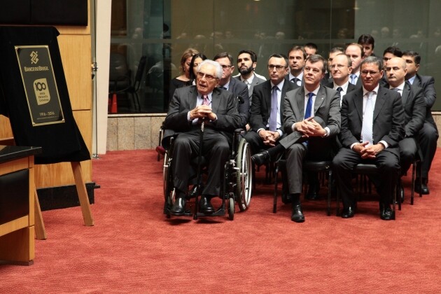 Victor Fontana, na cadeira de rodas, um dos homenageados em sessão que marcou os 100 anos de atuação do Banco do Brasil no Estado, dia 8/11/2016