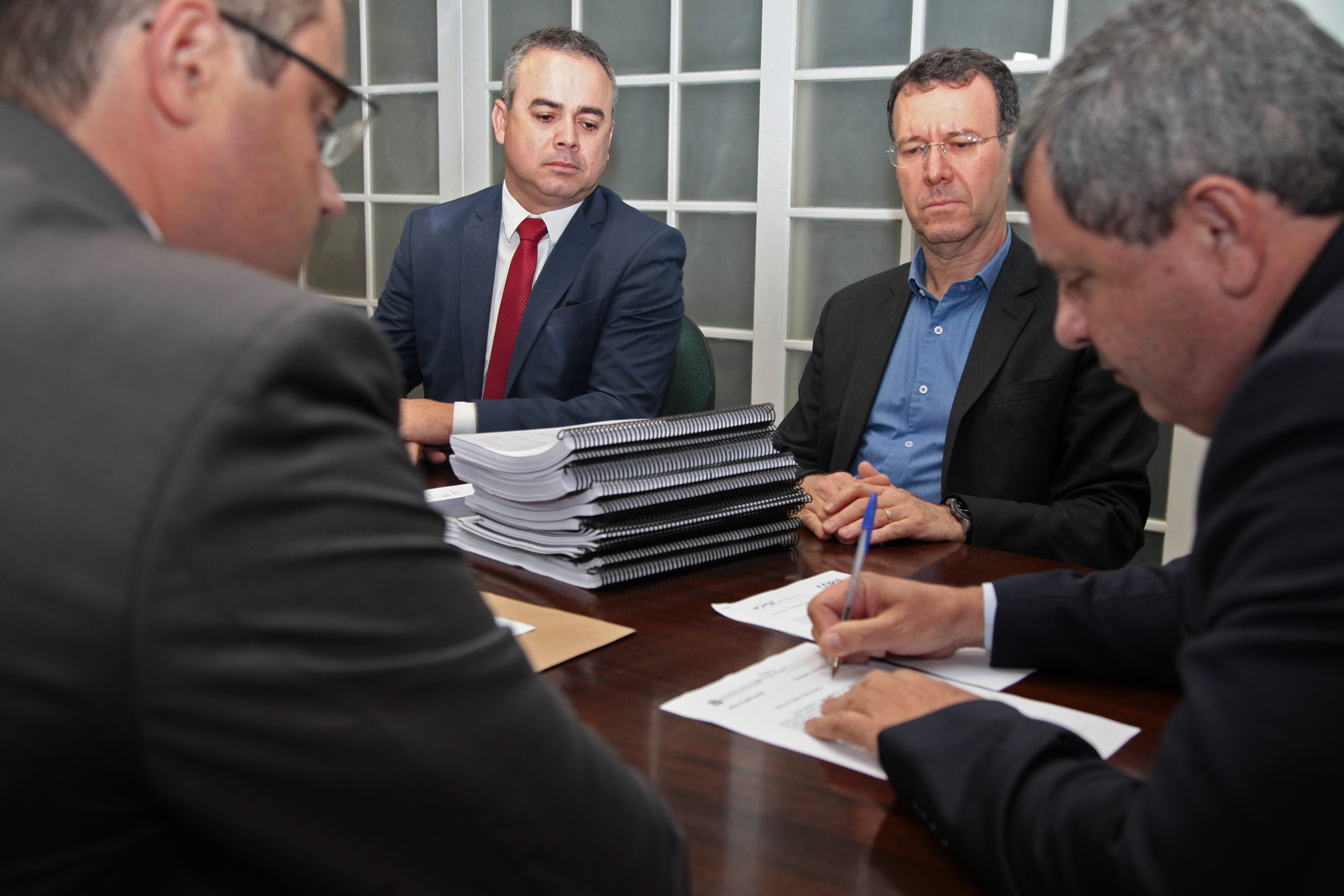 Chefe de Gabinete da Presidência presta contas junto ao Ministério Público e Tribunal de Contas do Estado sobre aquisição de prédio novo pela Alesc.
