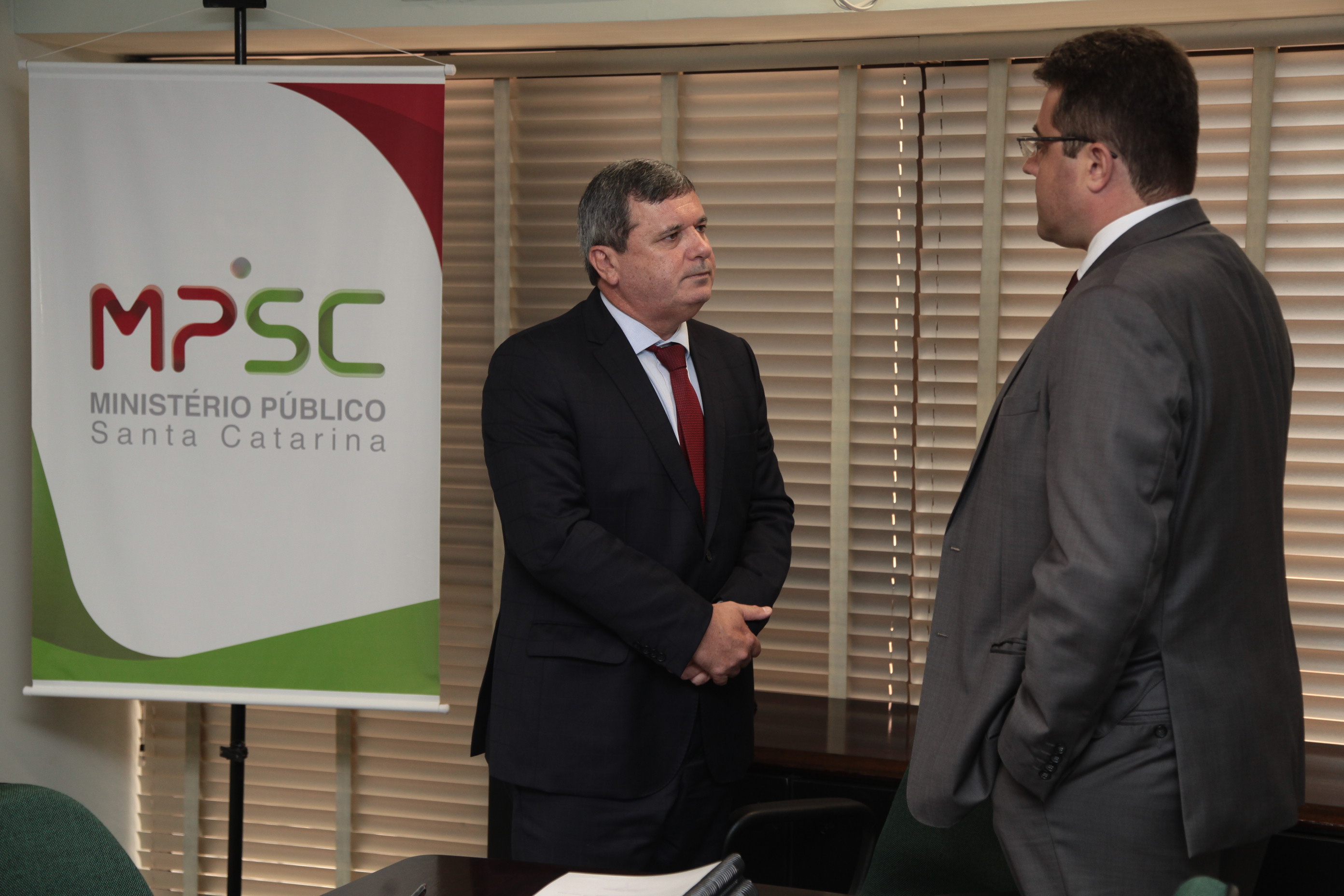 Chefe de Gabinete da Presidência Presta Contas sobre Aquisição de Prédio pela Alesc