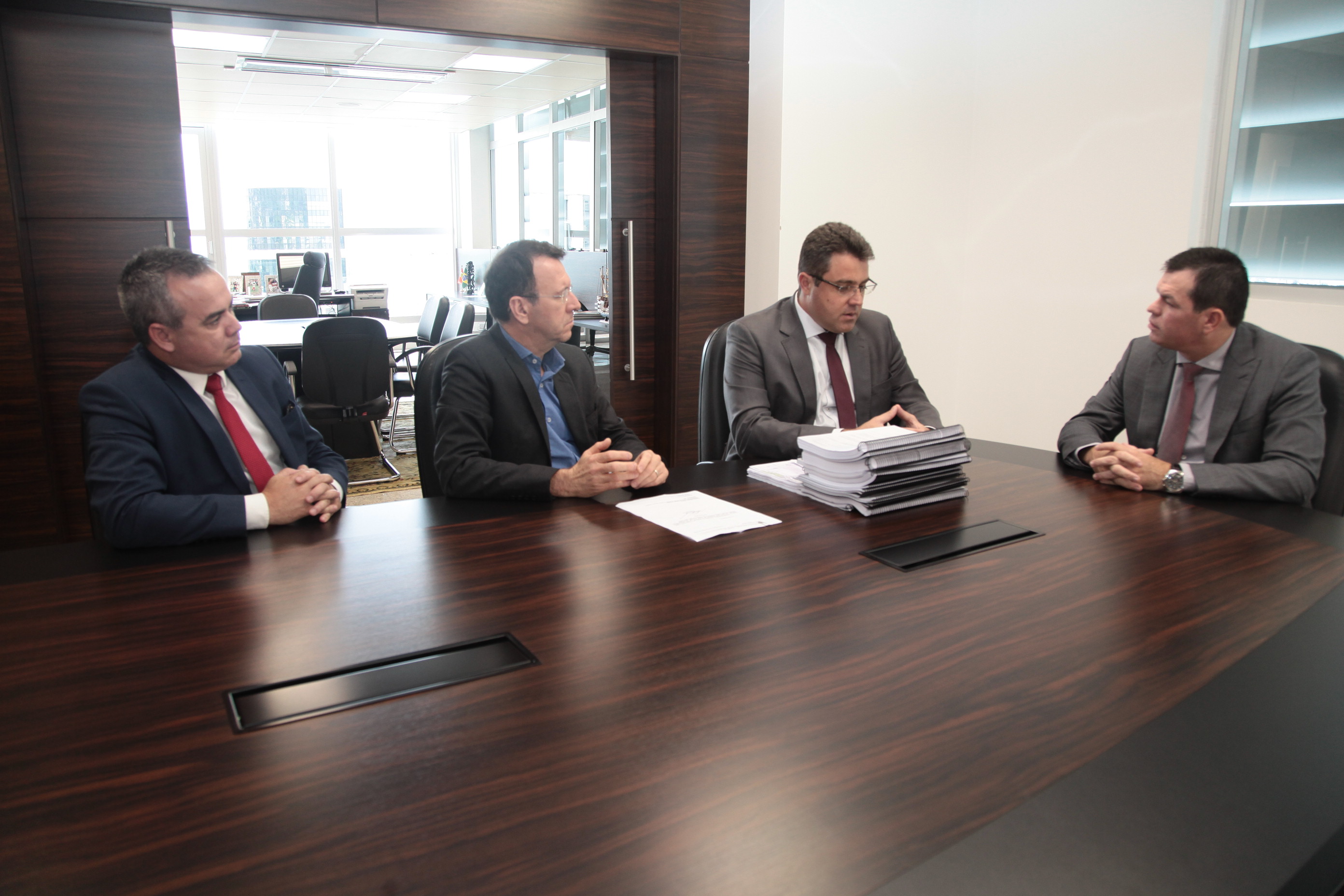 Chefe de Gabinete da Presidência presta contas junto ao Ministério Público e Tribunal de Contas do Estado sobre aquisição de prédio novo pela Alesc.