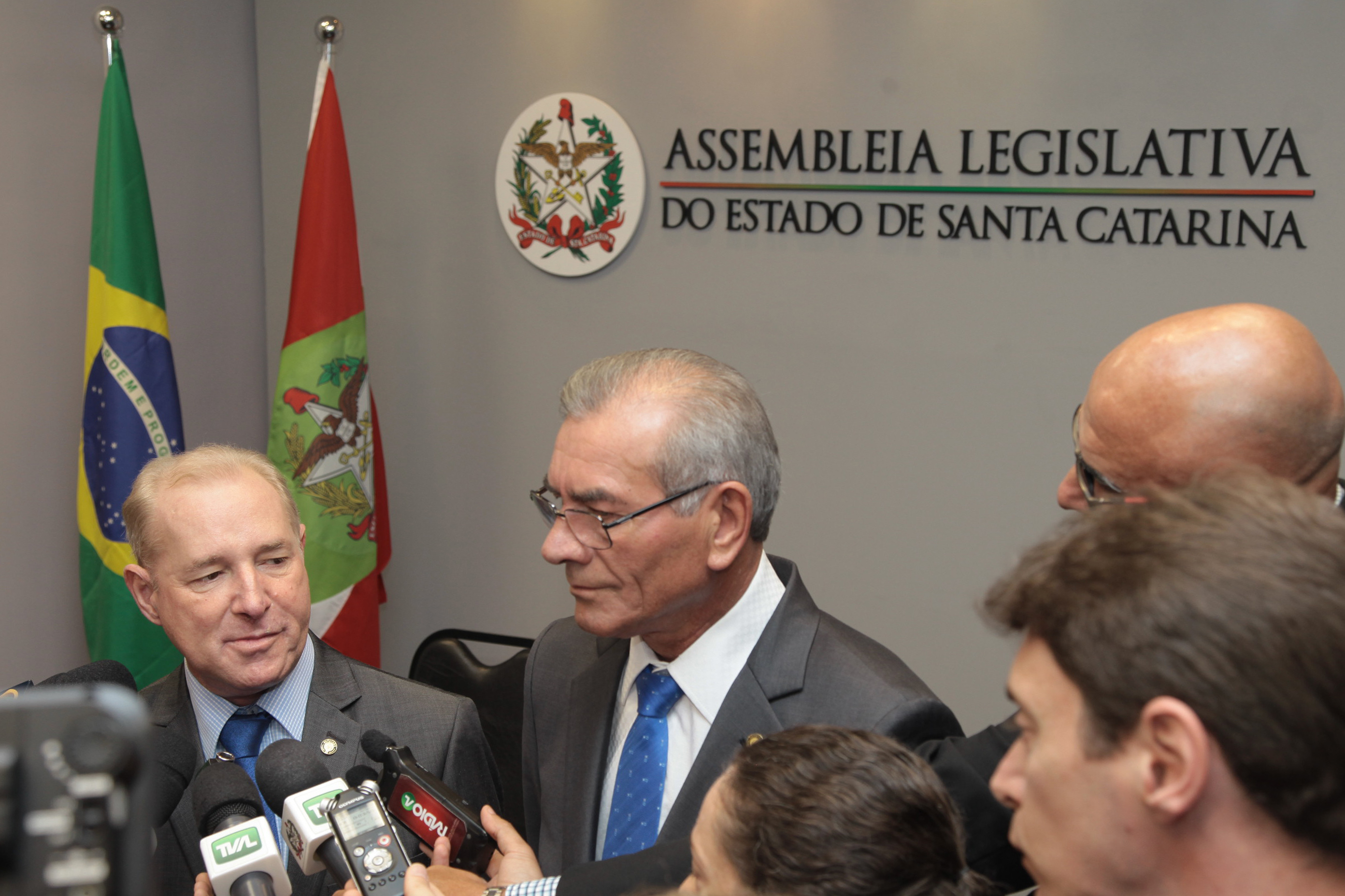 Aldo Schneider e Silvio Dreveck Concedem Entrevista Coletiva