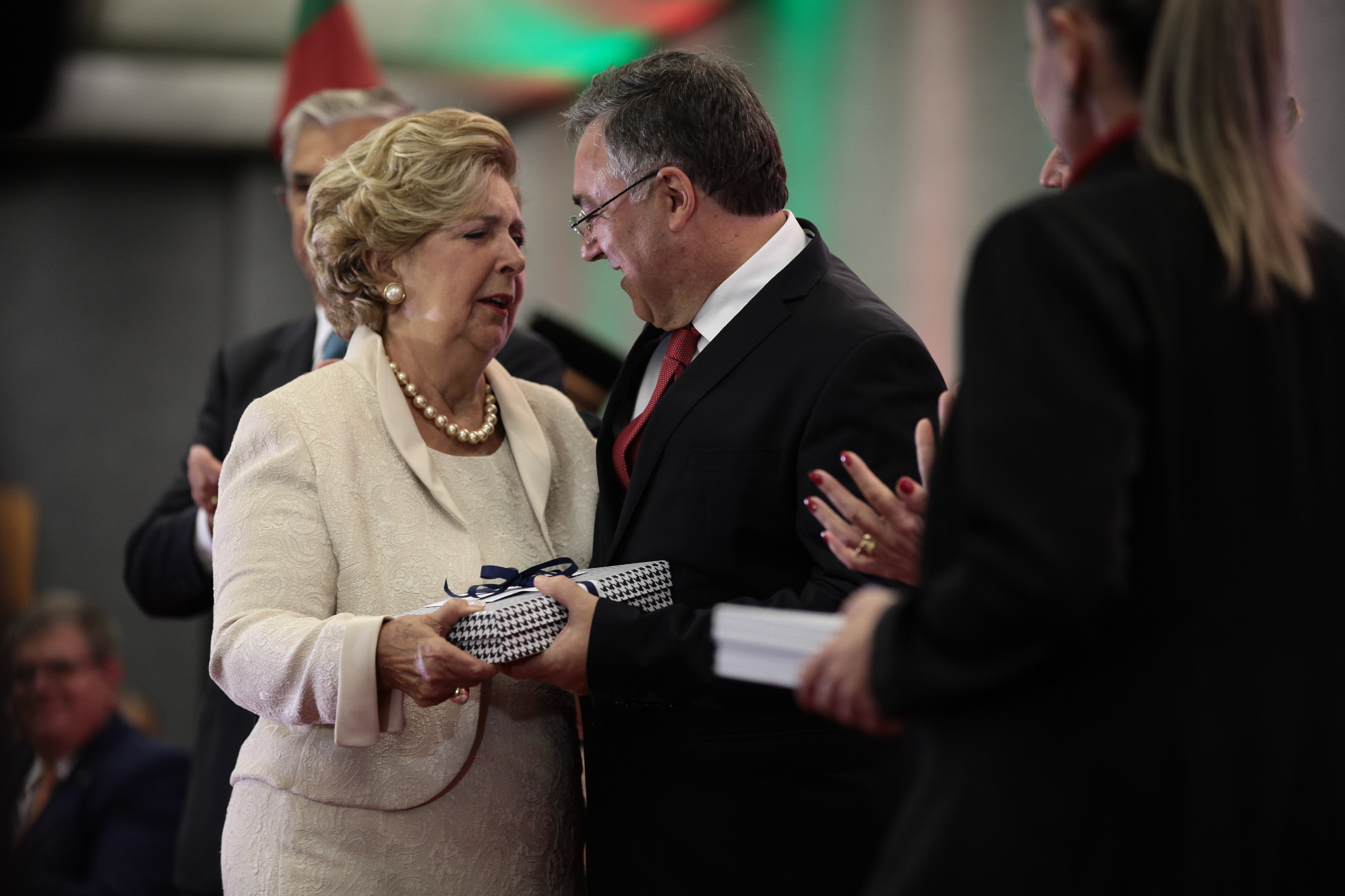 Raimundo Colombo licencia-se e Pinho Moreira Assume Governo.