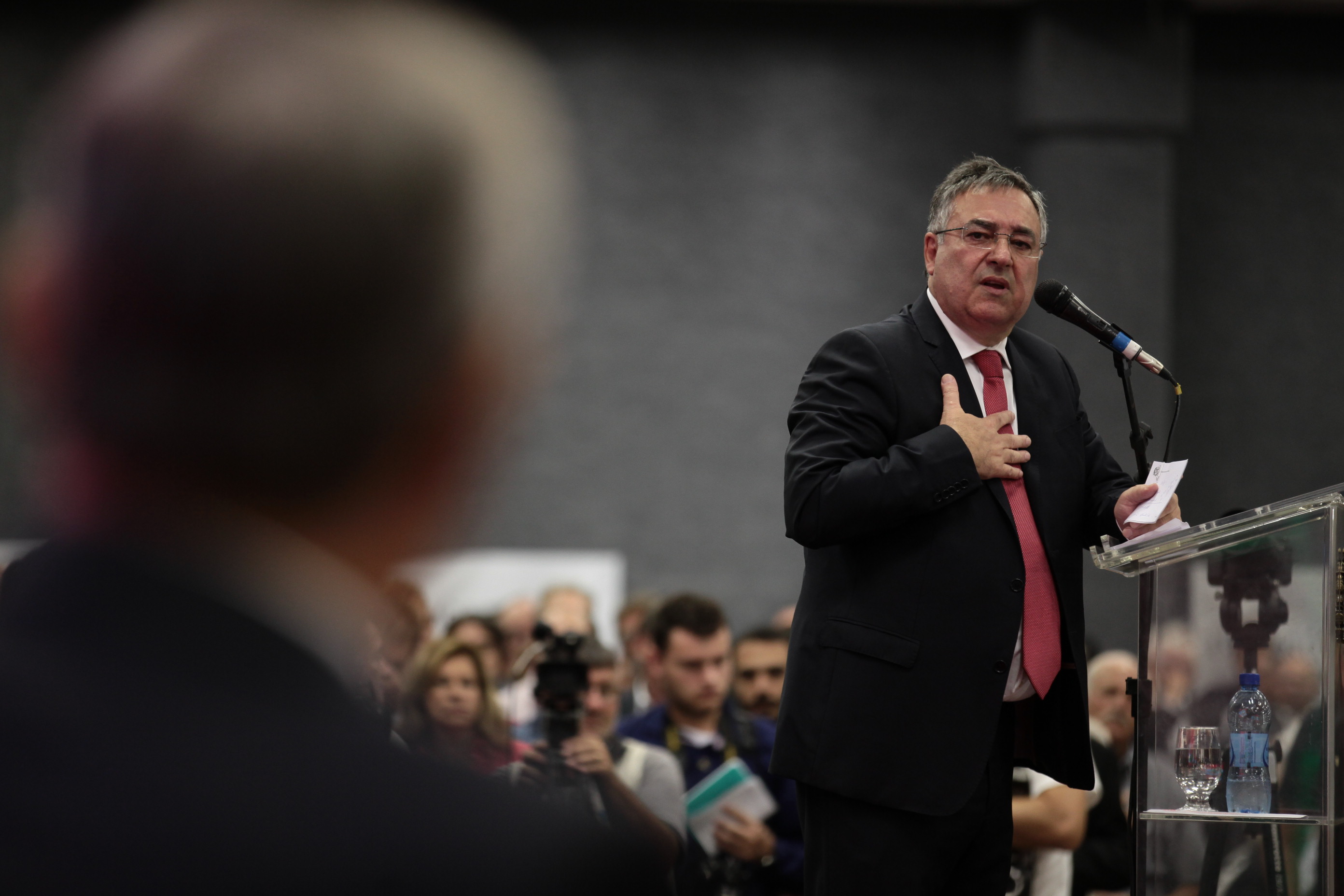 Raimundo Colombo licencia-se e Pinho Moreira Assume Governo.