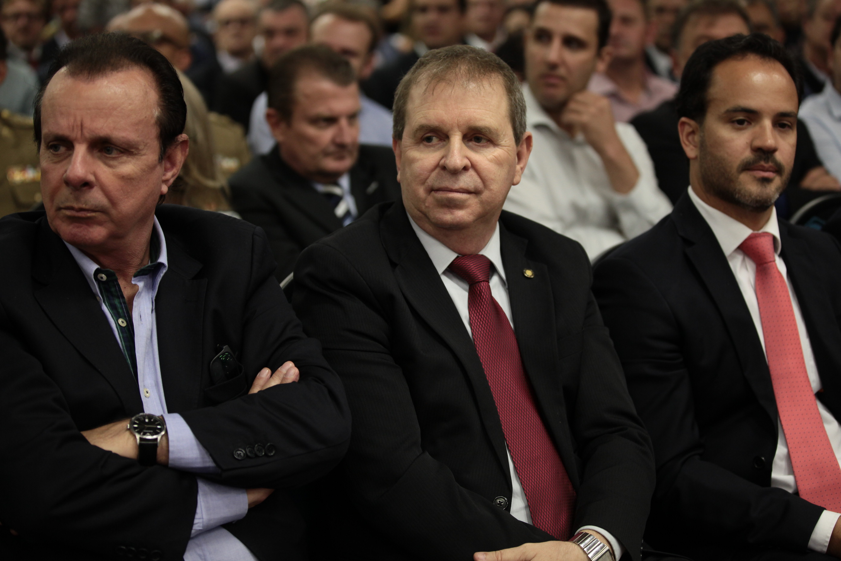 Raimundo Colombo licencia-se e Pinho Moreira Assume Governo.