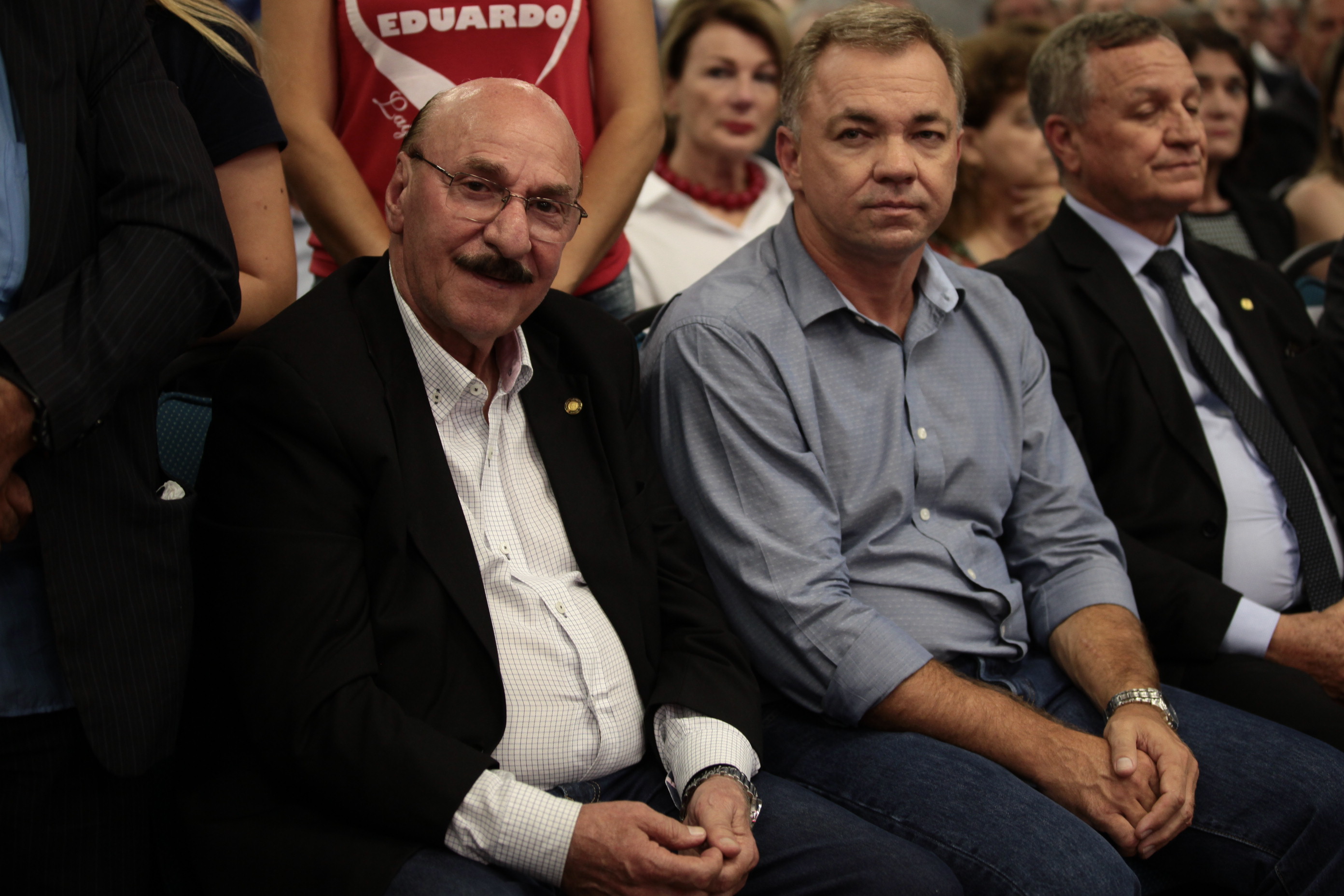 Raimundo Colombo licencia-se e Pinho Moreira Assume Governo.