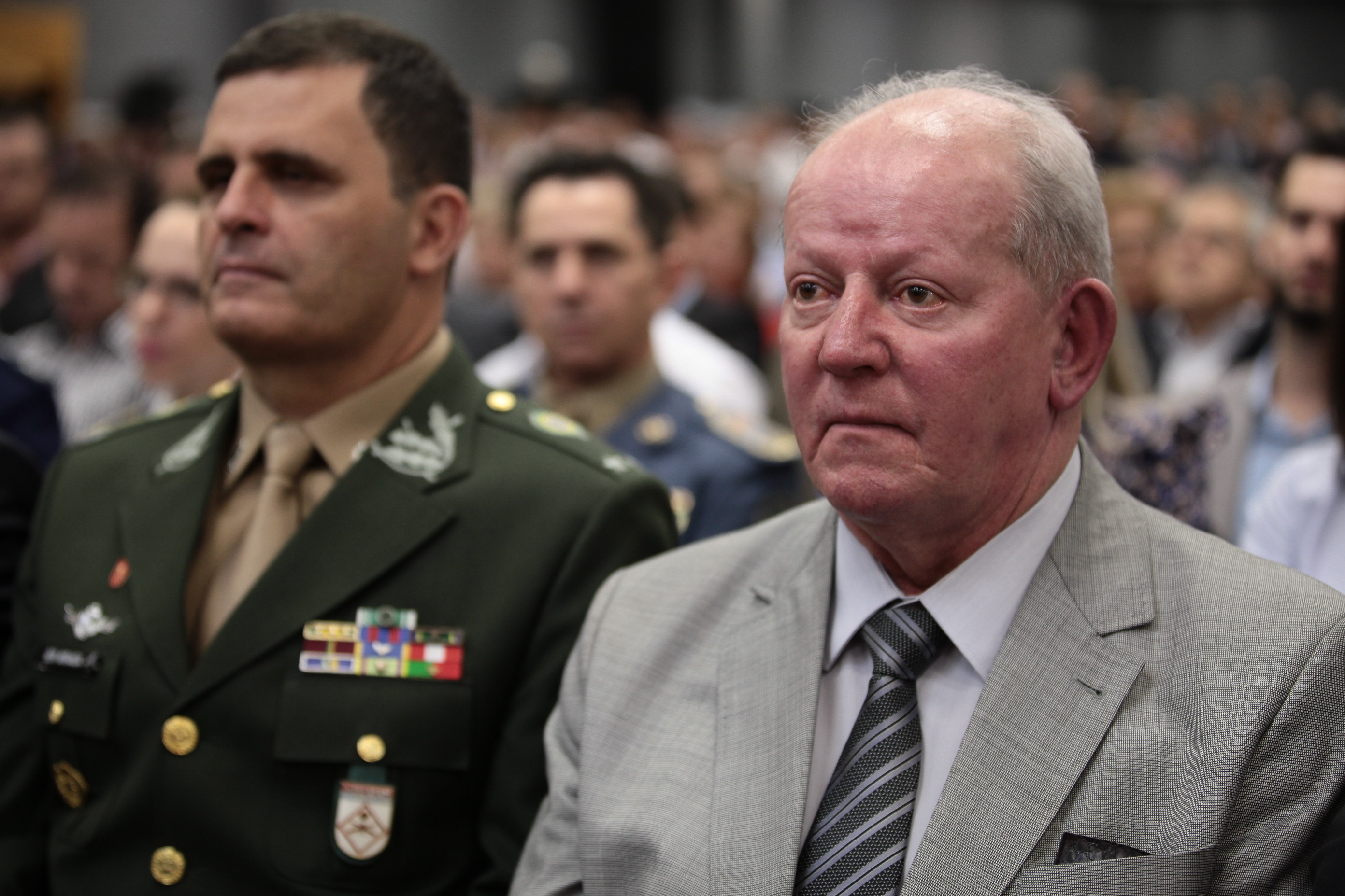 Raimundo Colombo licencia-se e Pinho Moreira Assume Governo.