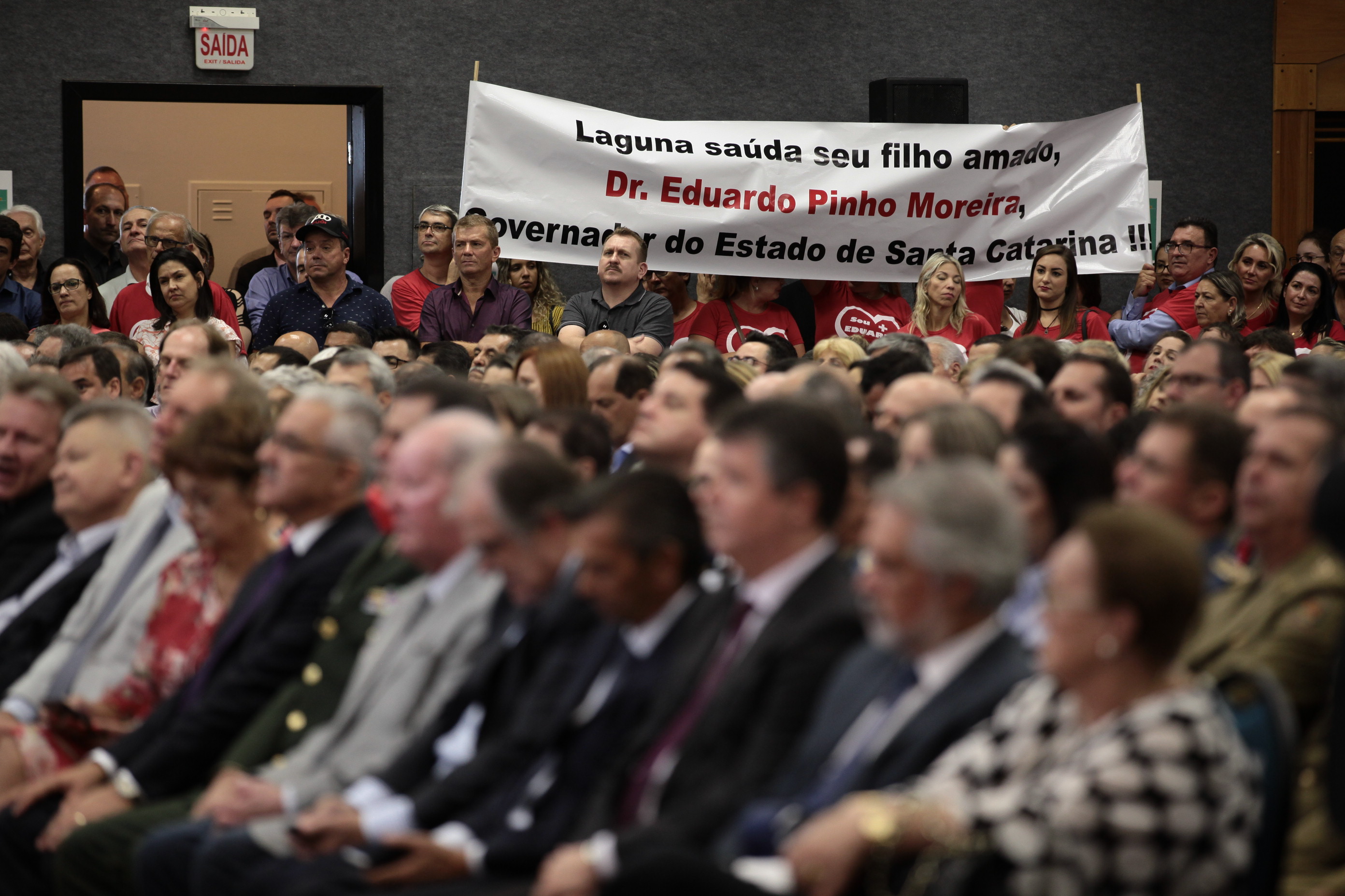 Raimundo Colombo licencia-se e Pinho Moreira Assume Governo.
