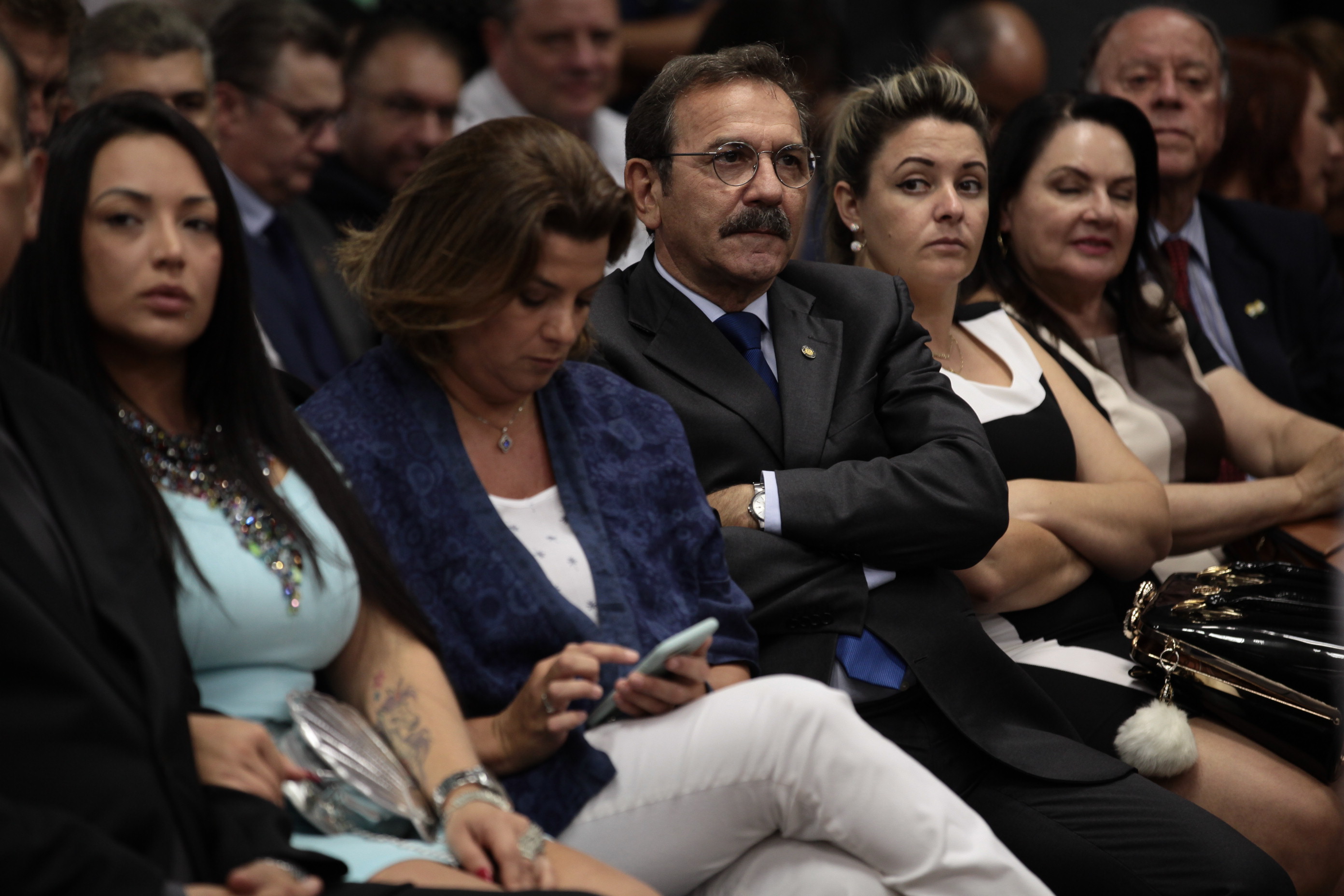 Raimundo Colombo licencia-se e Pinho Moreira Assume Governo.