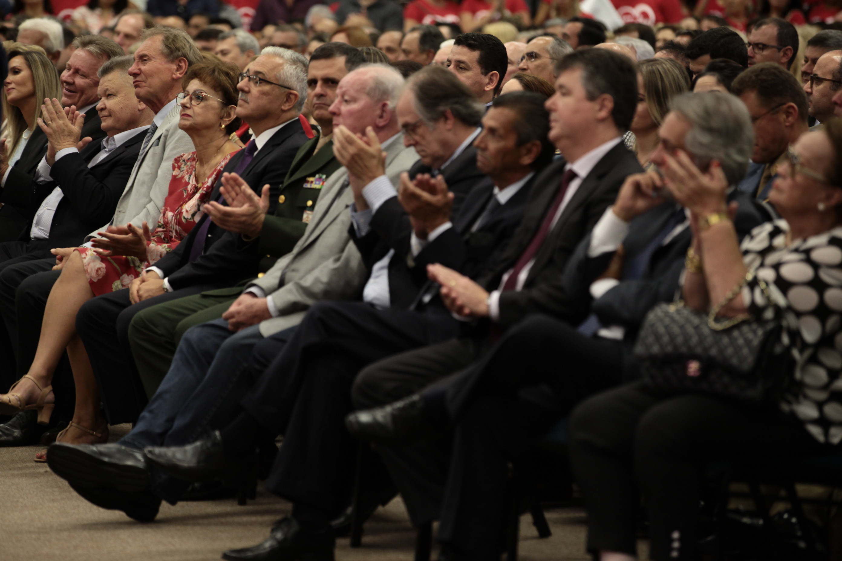 Raimundo Colombo licencia-se e Pinho Moreira Assume Governo.