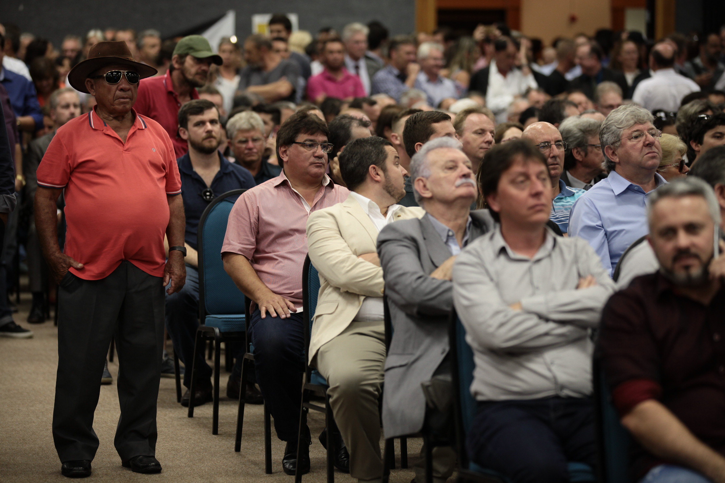 Raimundo Colombo licencia-se e Pinho Moreira Assume Governo.