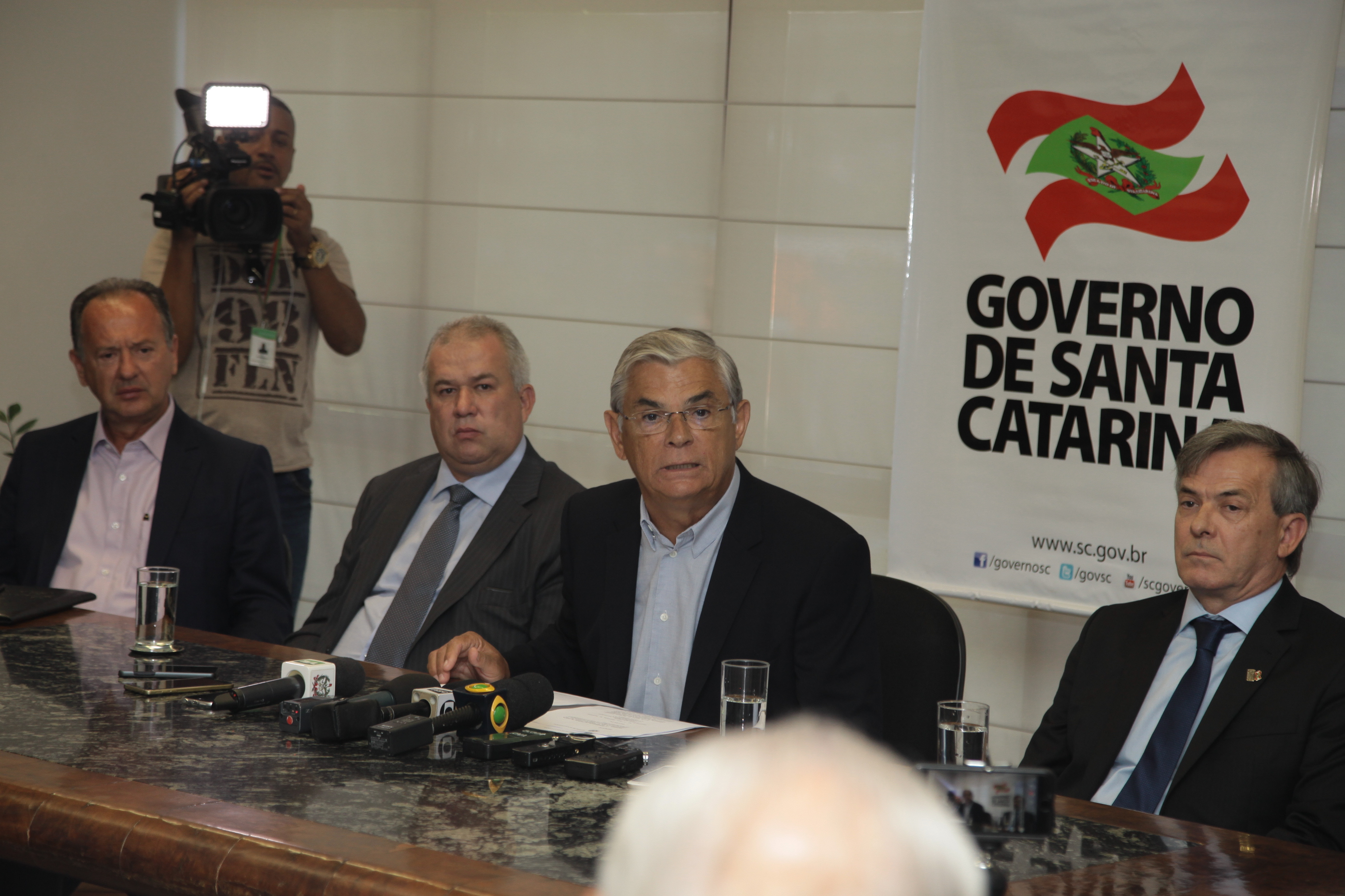 Coletiva do Governador em Exercício Eduardo Pinho Moreira.