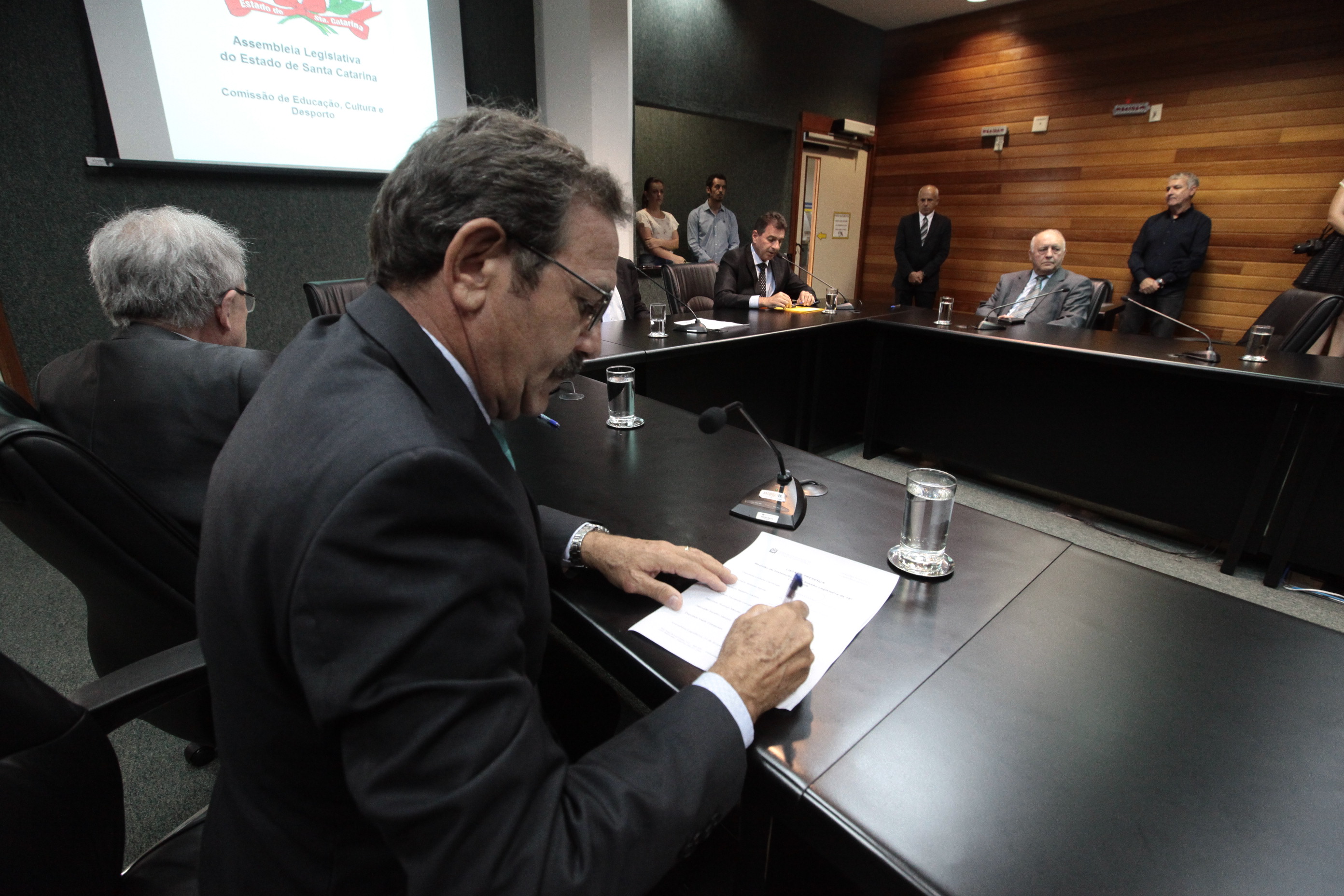 Comissão de Educação, Cultura e Desporto.