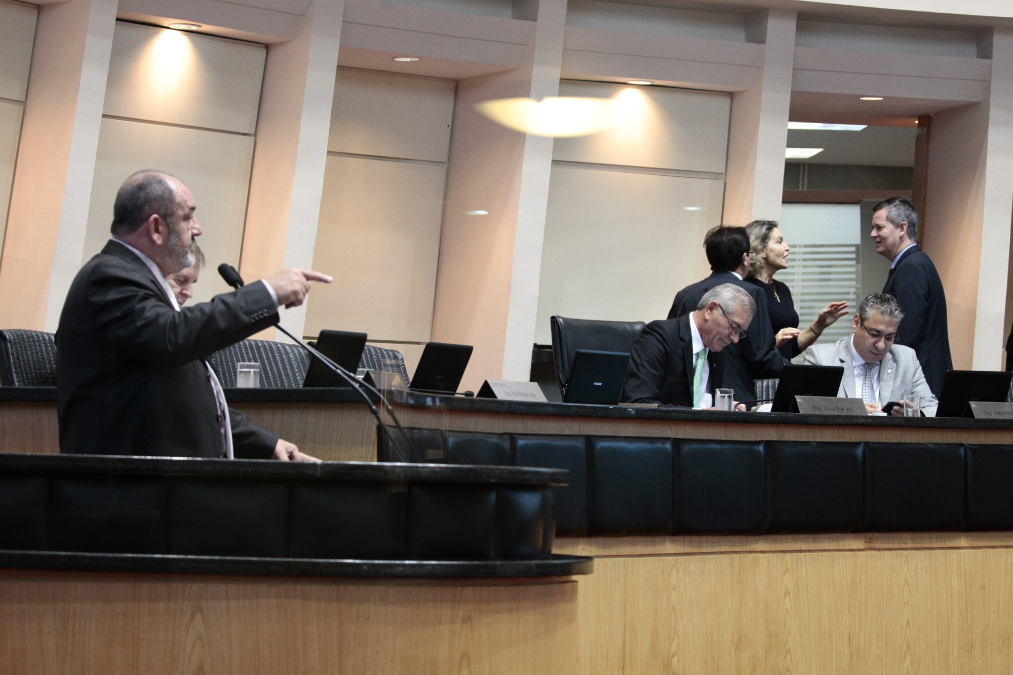 Pronunciamentos dos deputados na sessão desta quinta (22)