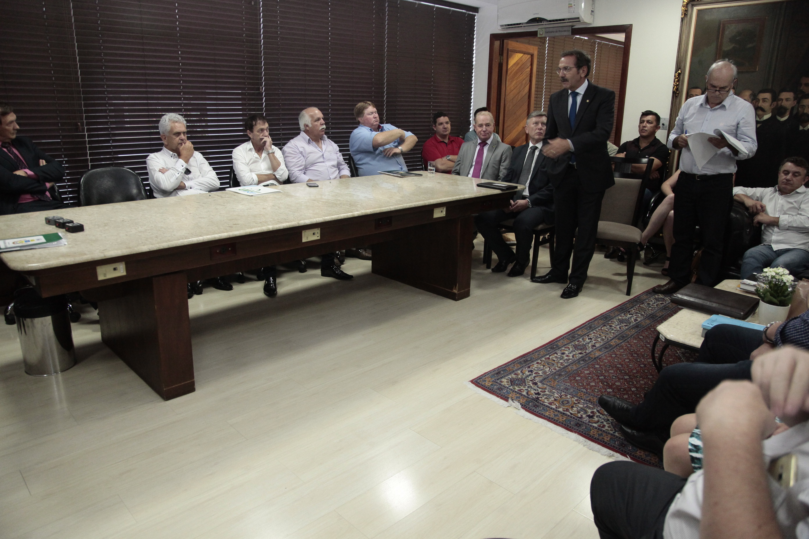 Presidente Aldo Schneider Recebe Prefeitos da AMAVI, Associação dos Municípios do Alto Vale do Itajaí.