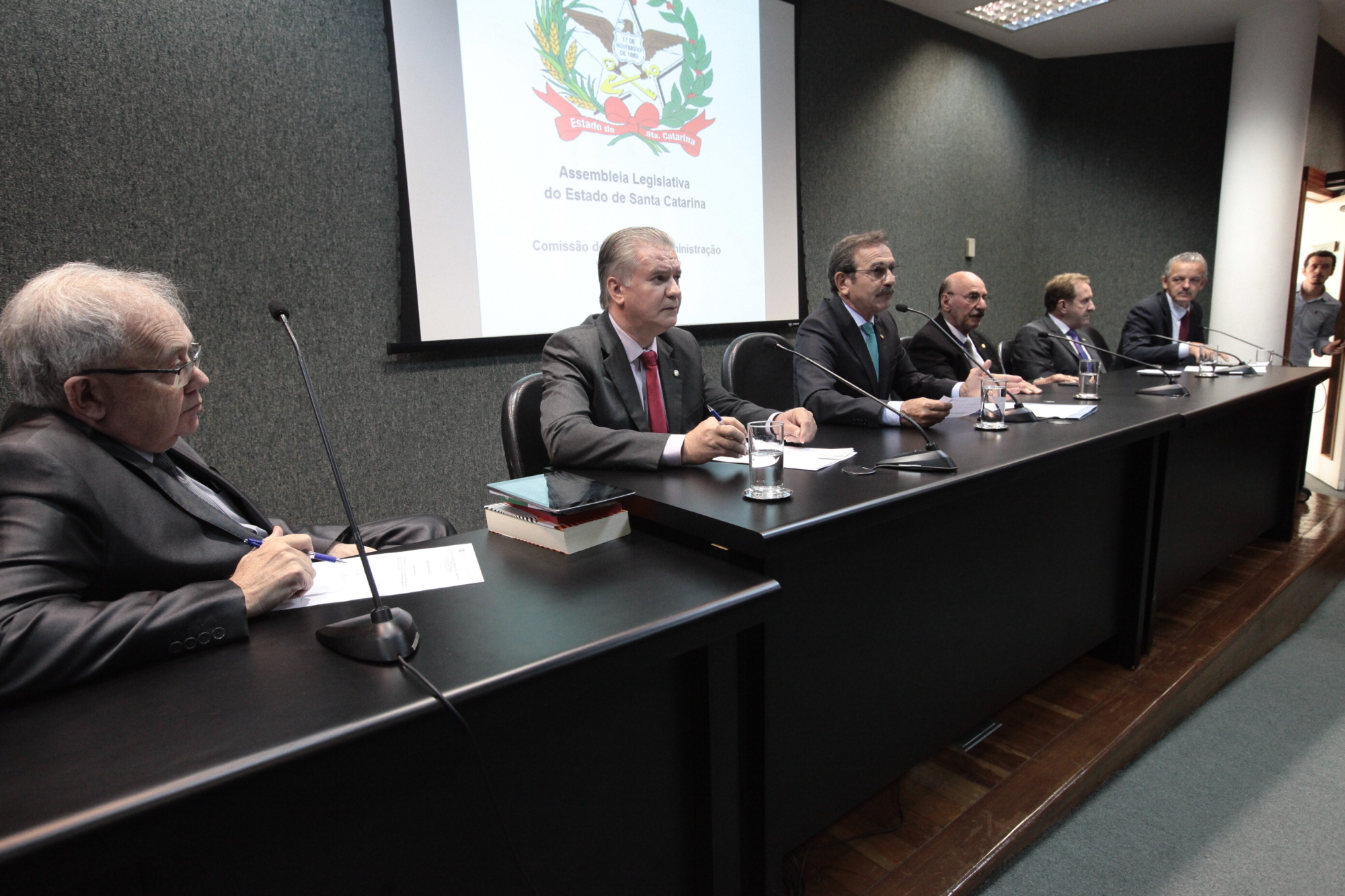 Projeto que reajusta piso estadual está pronto para votação em plenário