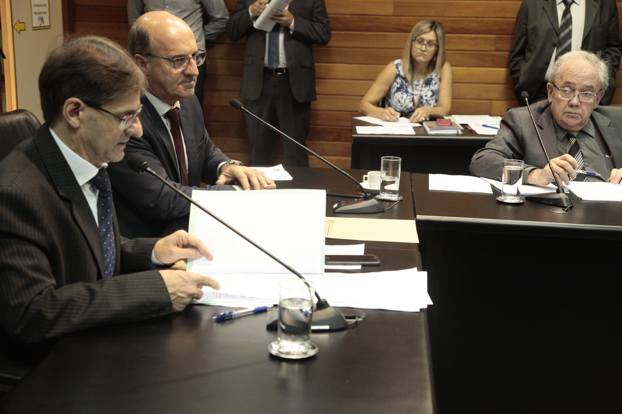 Deputados querem respostas sobre questões da área da saúde