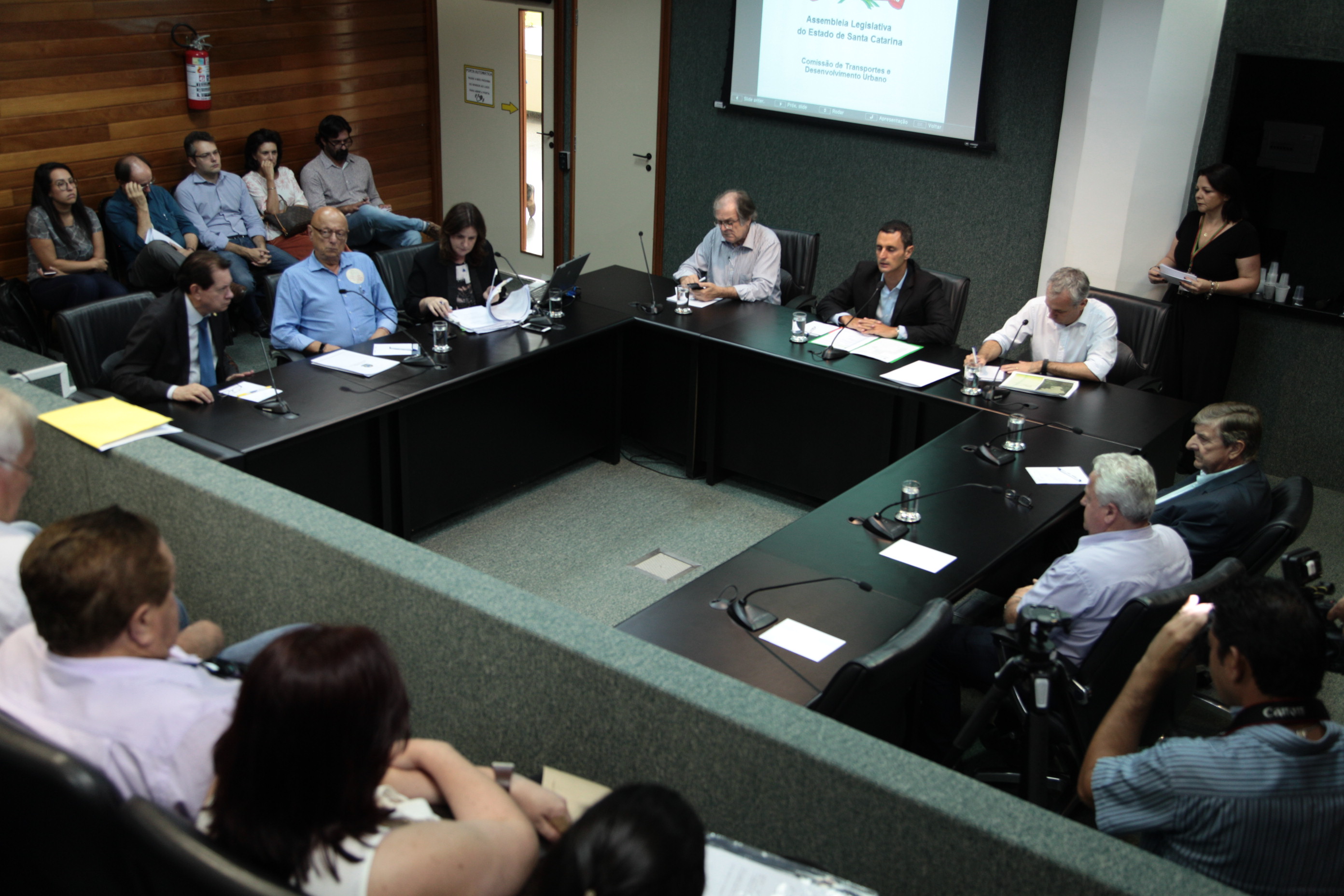 Reunião ampliada de Trabalho da Frente Parlamentar Catarinense em conjunto com a Comissão de Transportes e Desenvolvimento Urbano para tratar do assunto Parque Nacional da Serra Catarinense.