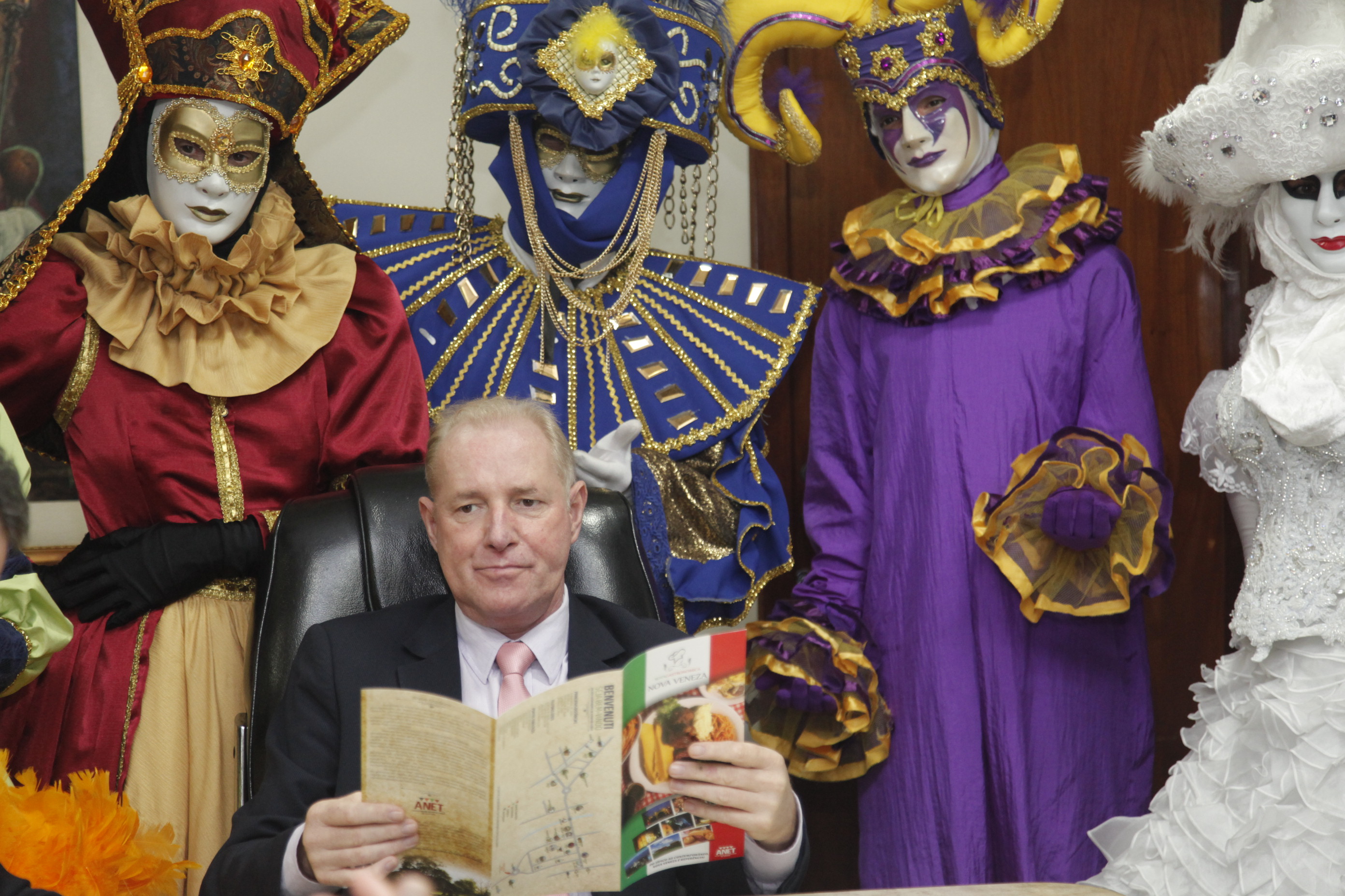Presidente Aldo Schneider Recebe Divulgação do Carnaval de Nova Veneza.