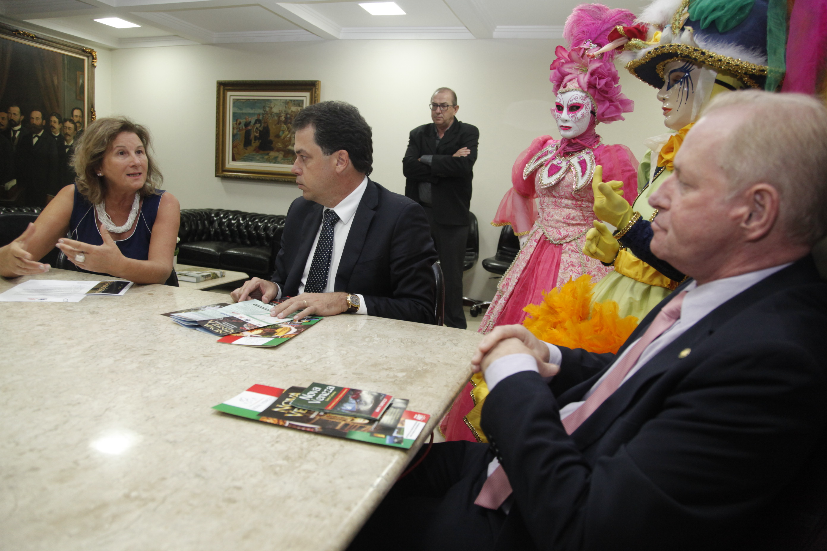 Presidente Aldo Schneider Recebe Divulgação do Carnaval de Nova Veneza.