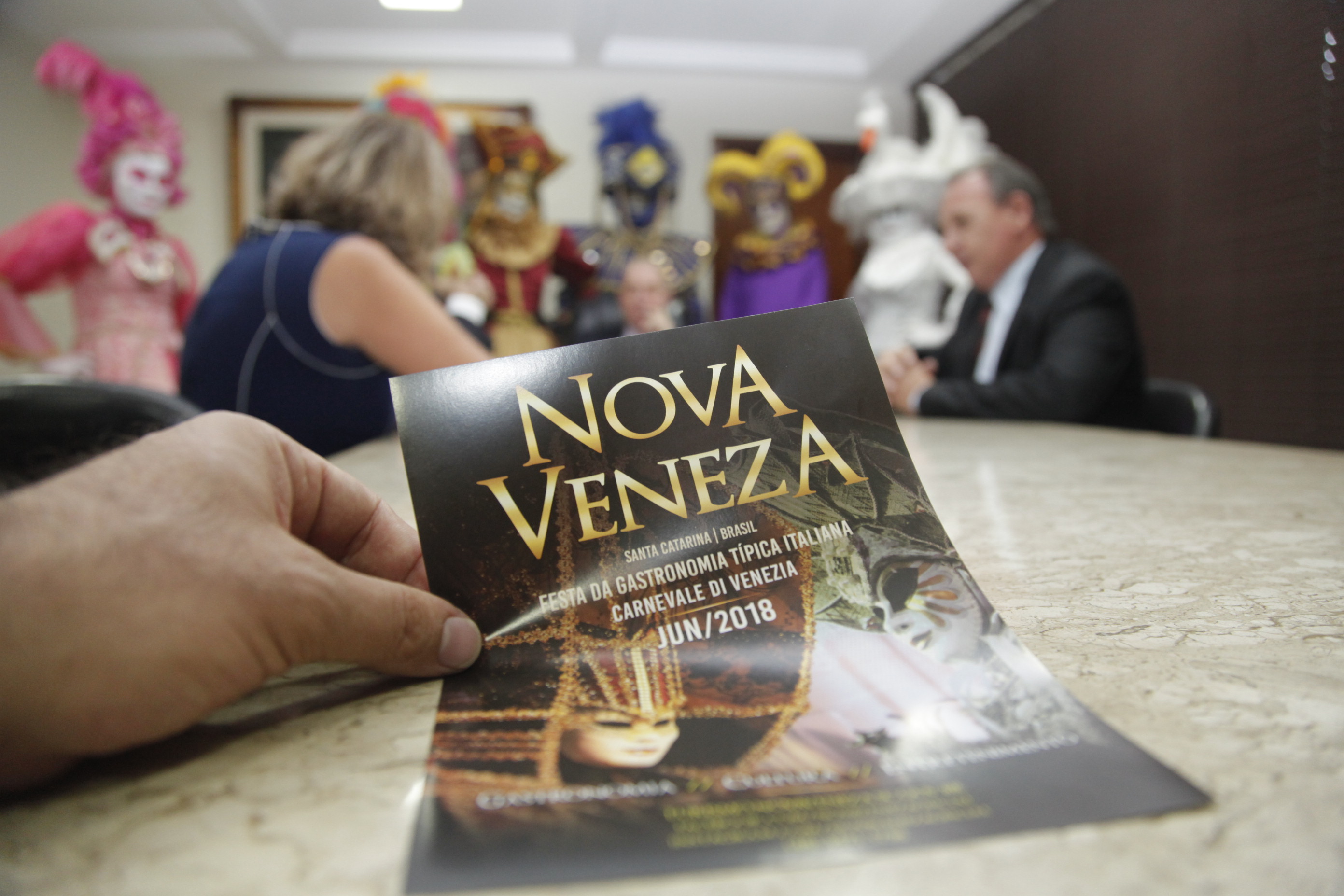 Presidente Aldo Schneider Recebe Divulgação do Carnaval de Nova Veneza.