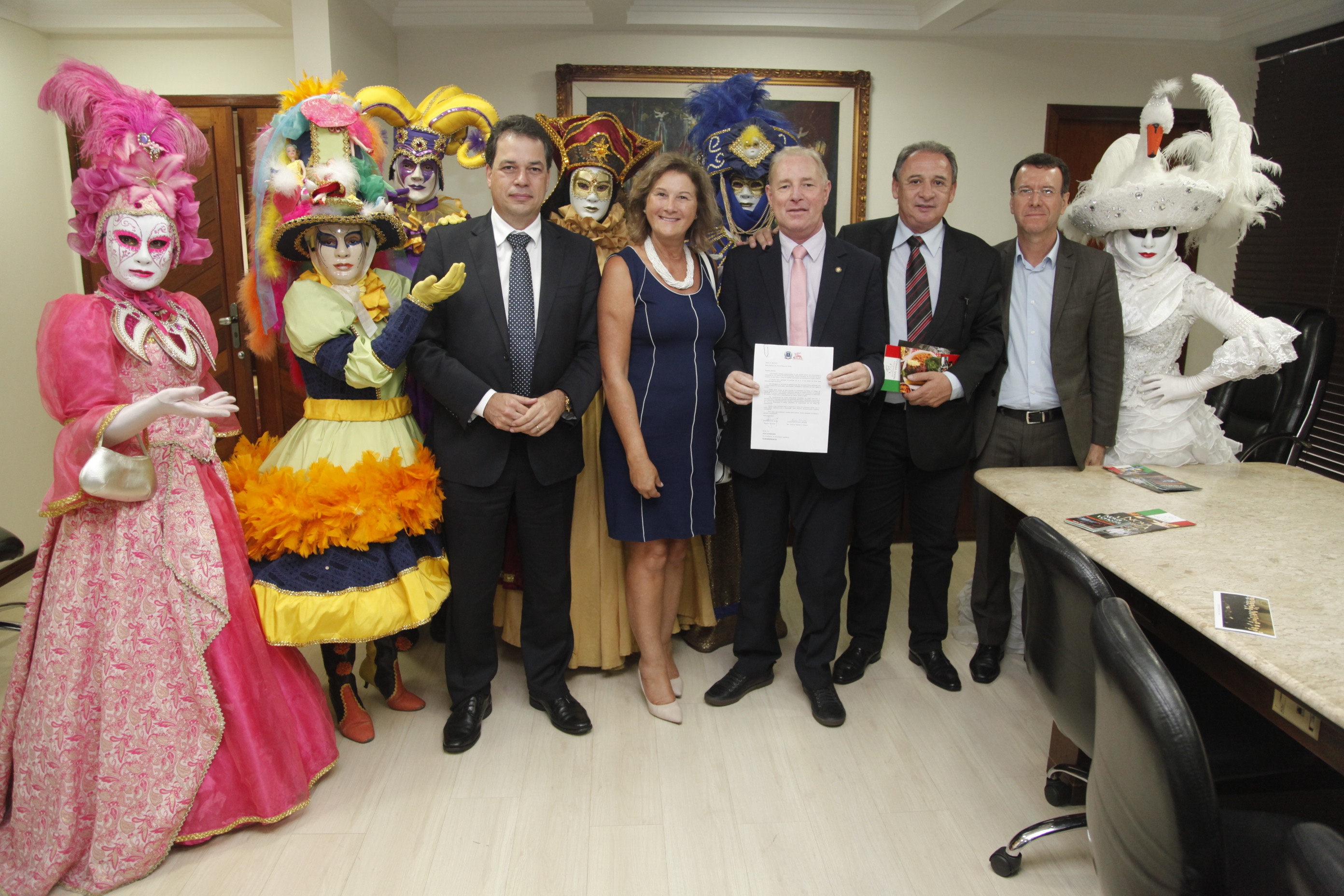 Presidente Aldo Schneider Recebe Divulgação do Carnaval de Nova Veneza.