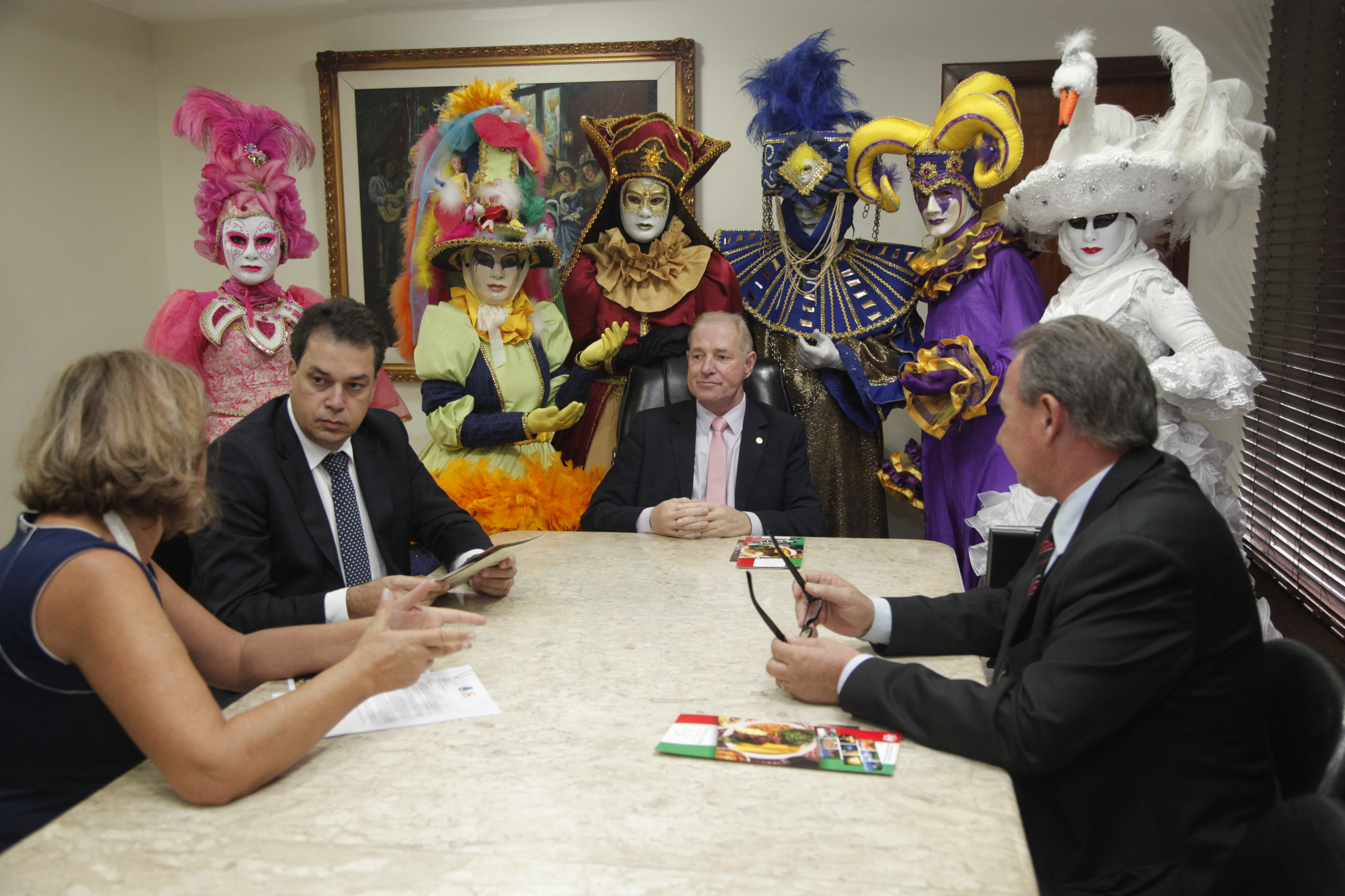 Presidente Aldo Schneider Recebe Divulgação do Carnaval de Nova Veneza.