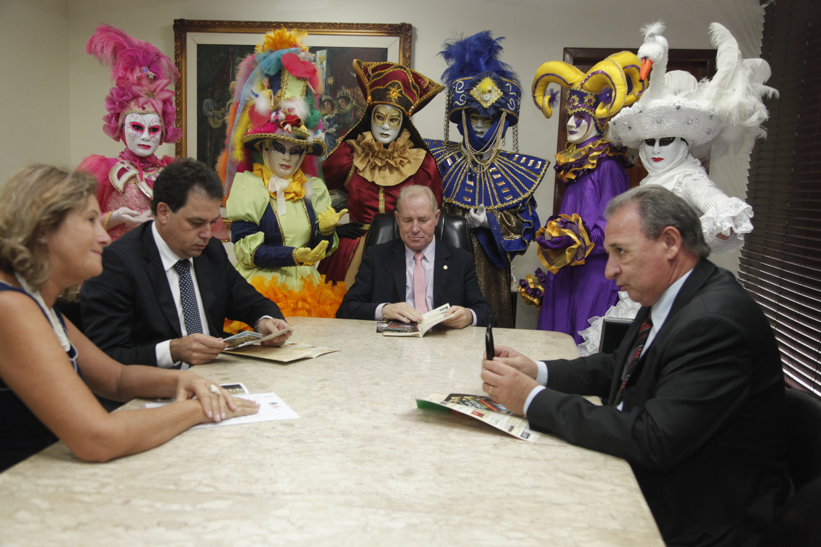 Presidente Aldo Schneider Recebe Divulgação do Carnaval de Nova Veneza.
