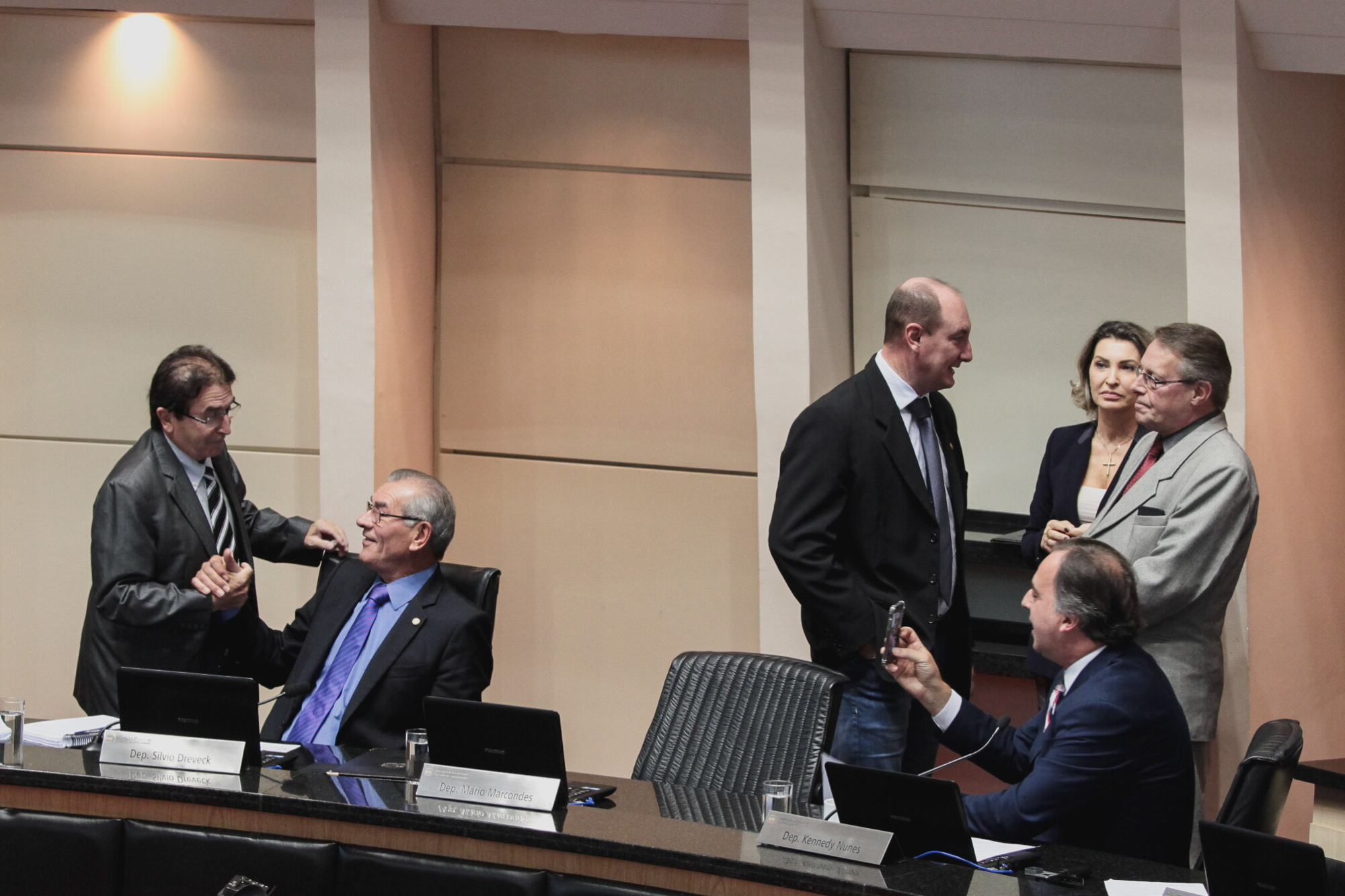 Pronunciamentos dos deputados na sessão desta quinta (08)