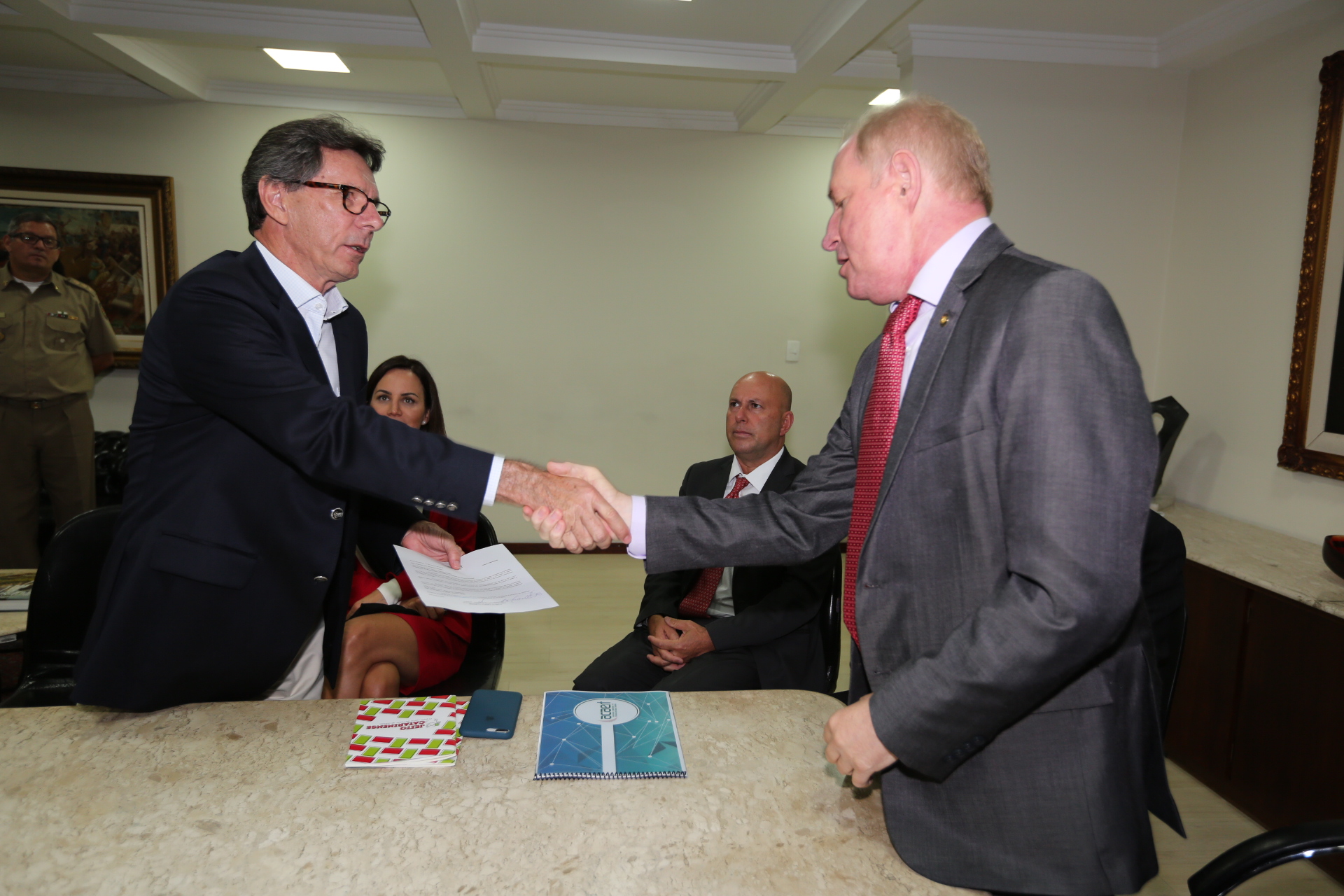 Presidente da Alesc, Aldo Schneider, Reúne-se com Representantes de Veículos da Acaert.